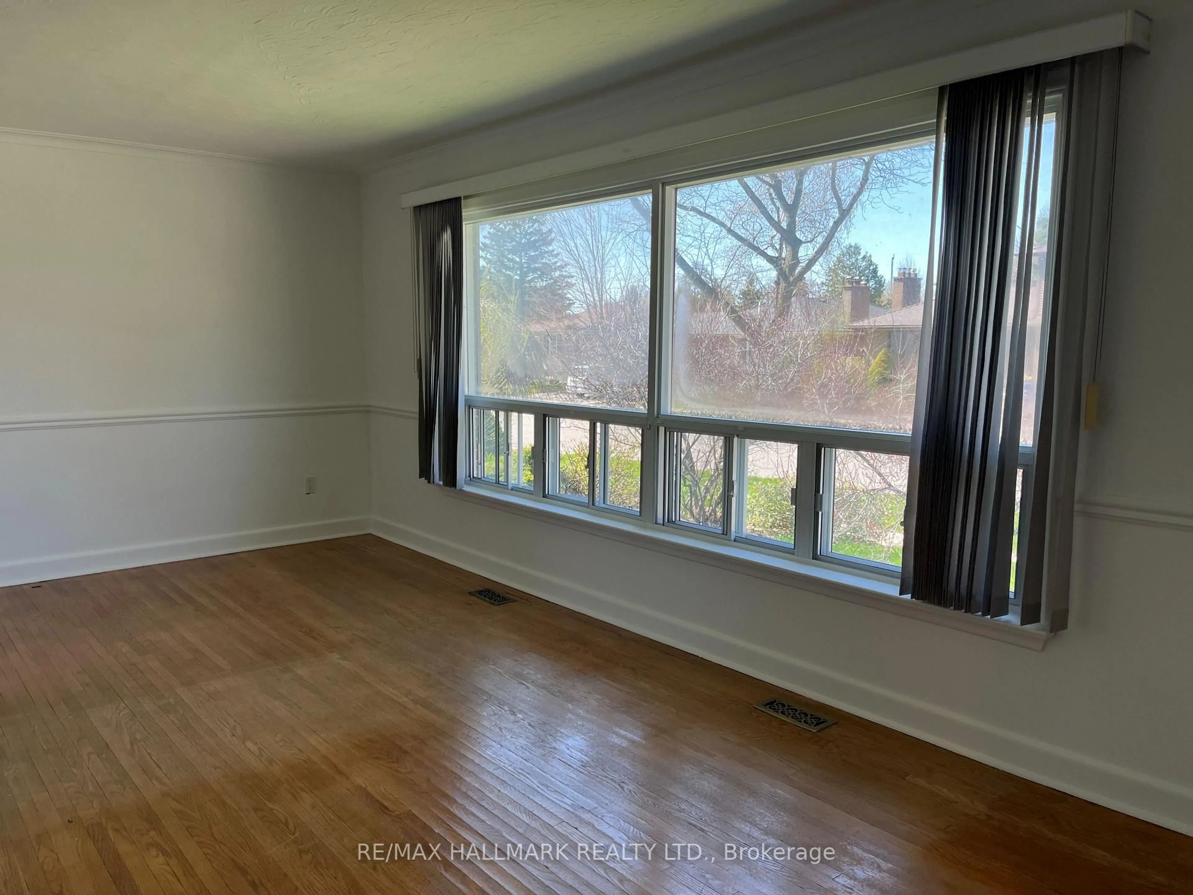 A pic of a room for 23 Wonderland Dr, Toronto Ontario M1G 2X9