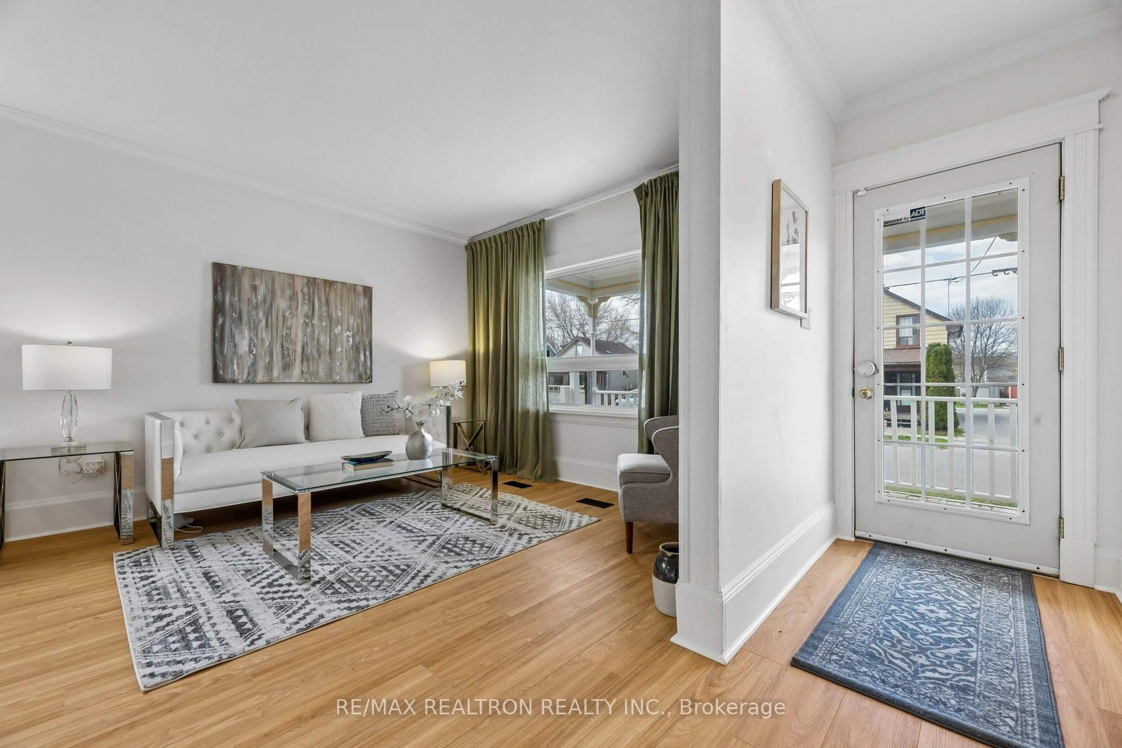 Living room with furniture, unknown for 249 Burk St, Oshawa Ontario L1J 4C2