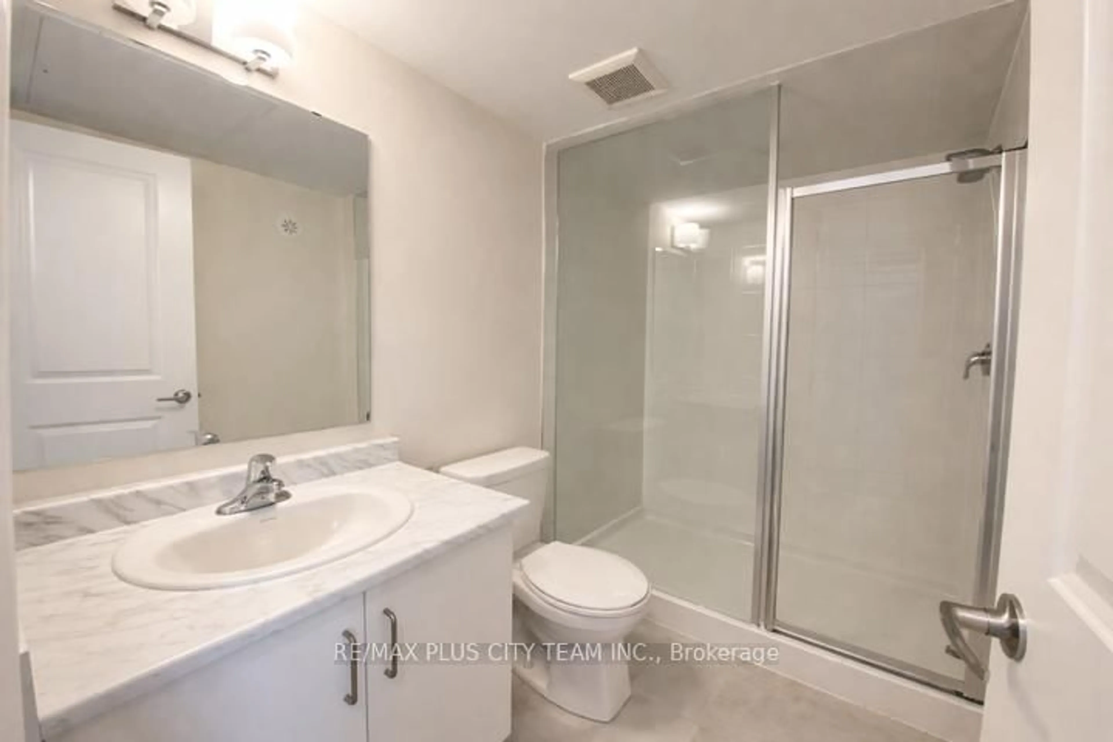 Standard bathroom, ceramic/tile floor for 1695 Dersan St, Pickering Ontario L1X 0S9