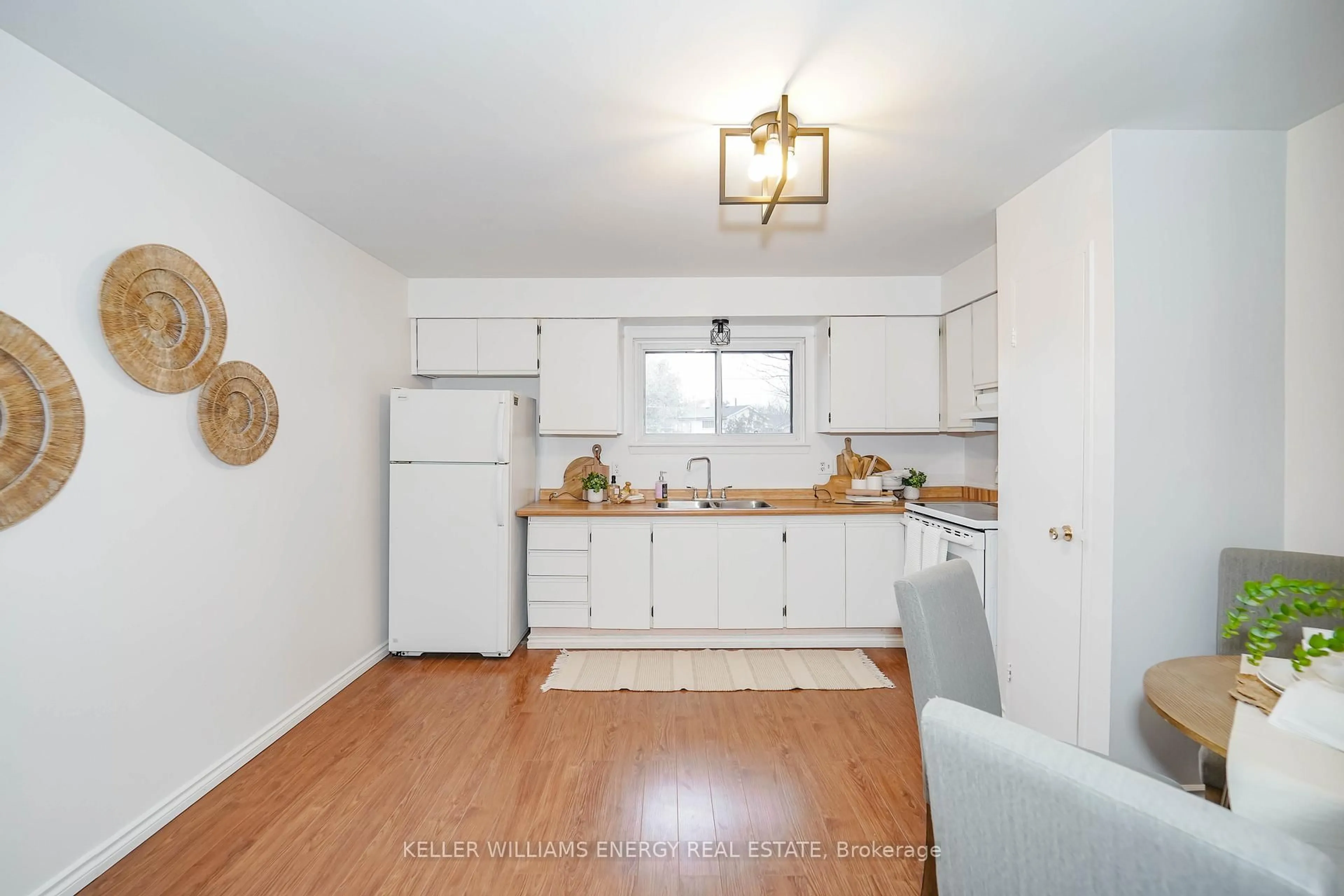 Standard kitchen, unknown for 1333 Mary St #39, Oshawa Ontario L1G 6Z3