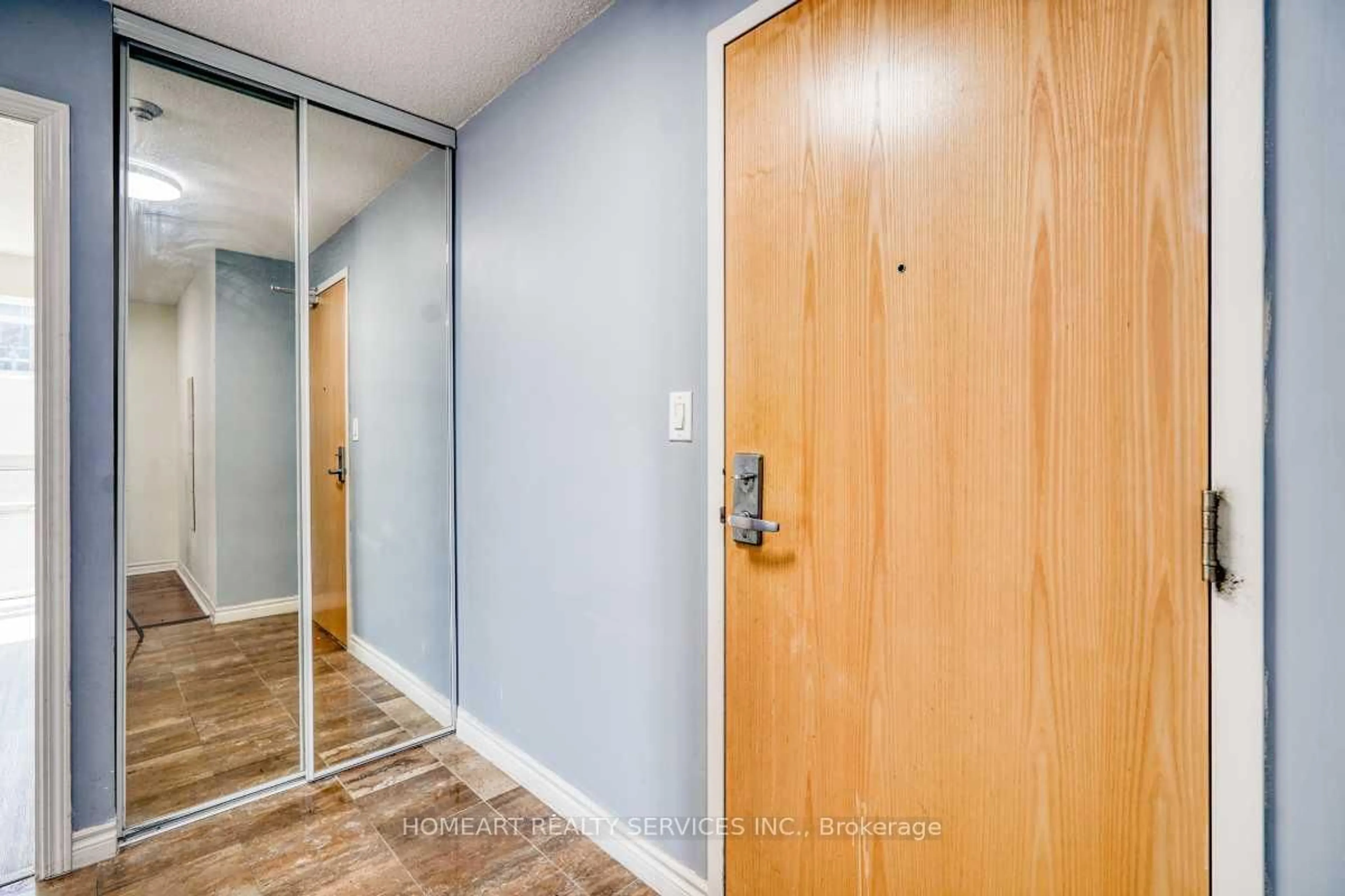 Indoor entryway for 88 Grangeway Ave #2508, Toronto Ontario M1H 0A2