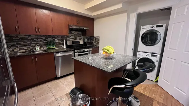 13 EATON PARK Lane #29, Toronto 5