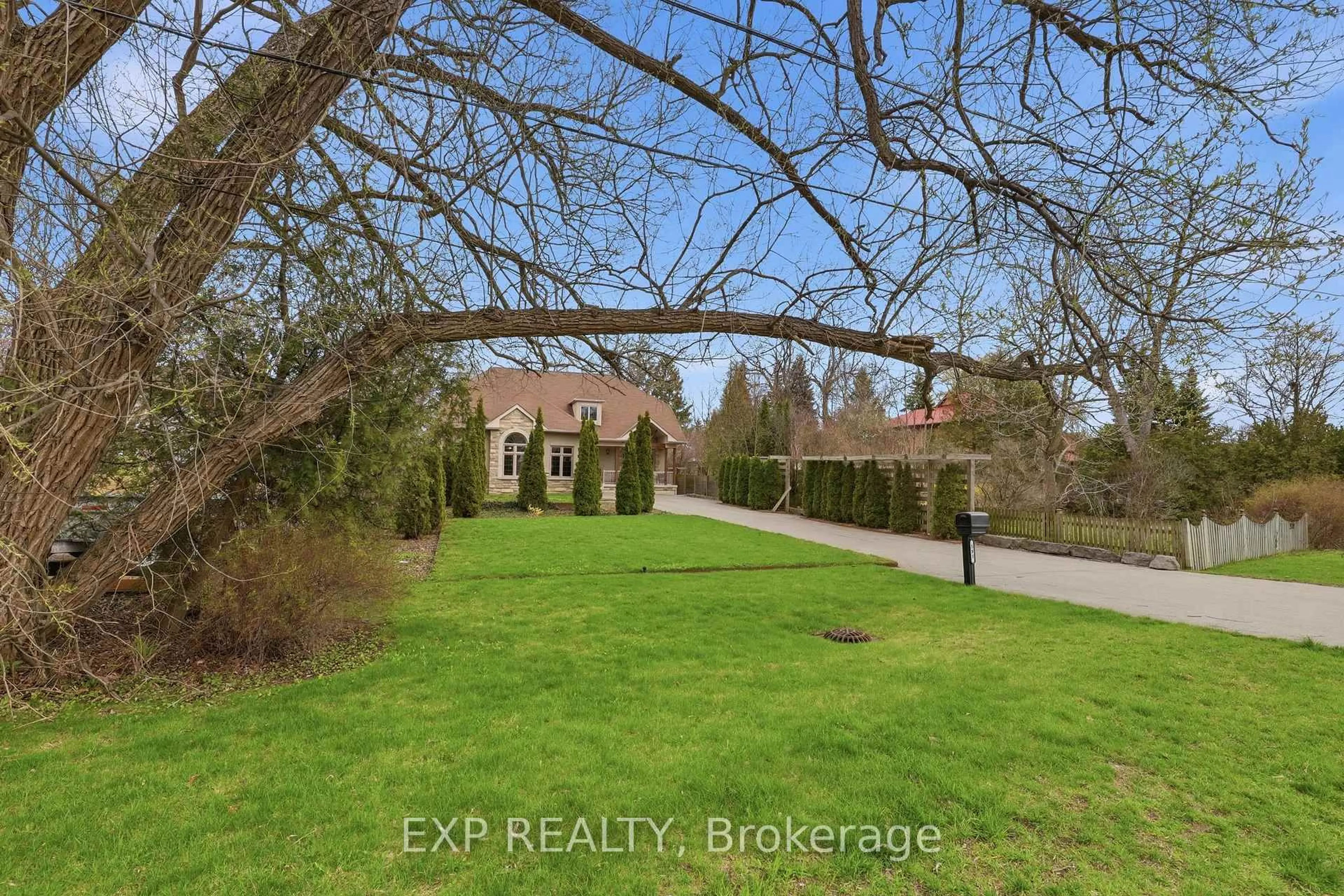 Unknown for 583 Park Cres, Pickering Ontario L1W 2E1