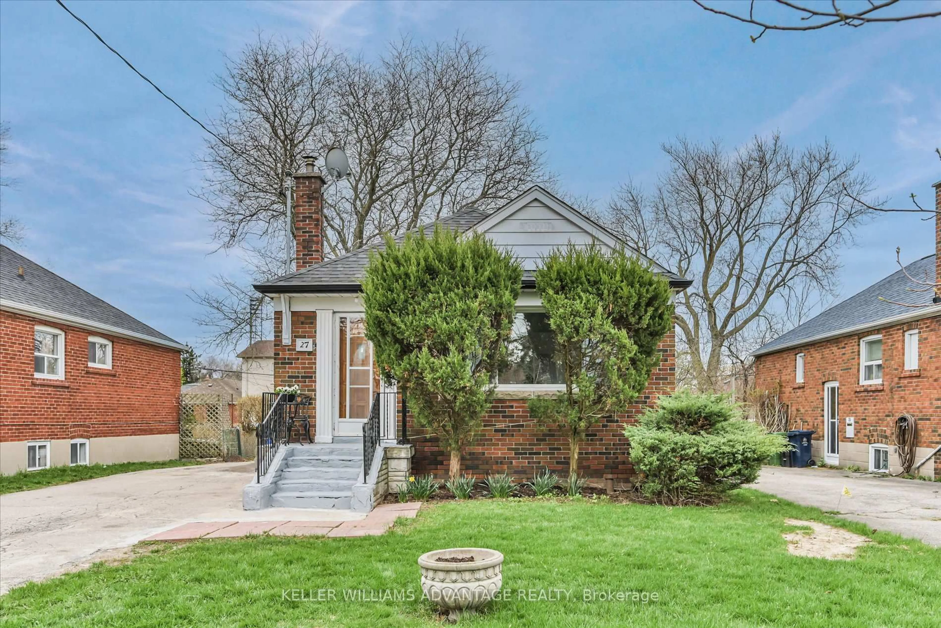 Home with brick exterior material, street for 27 Innismore Cres, Toronto Ontario M1R 1C8