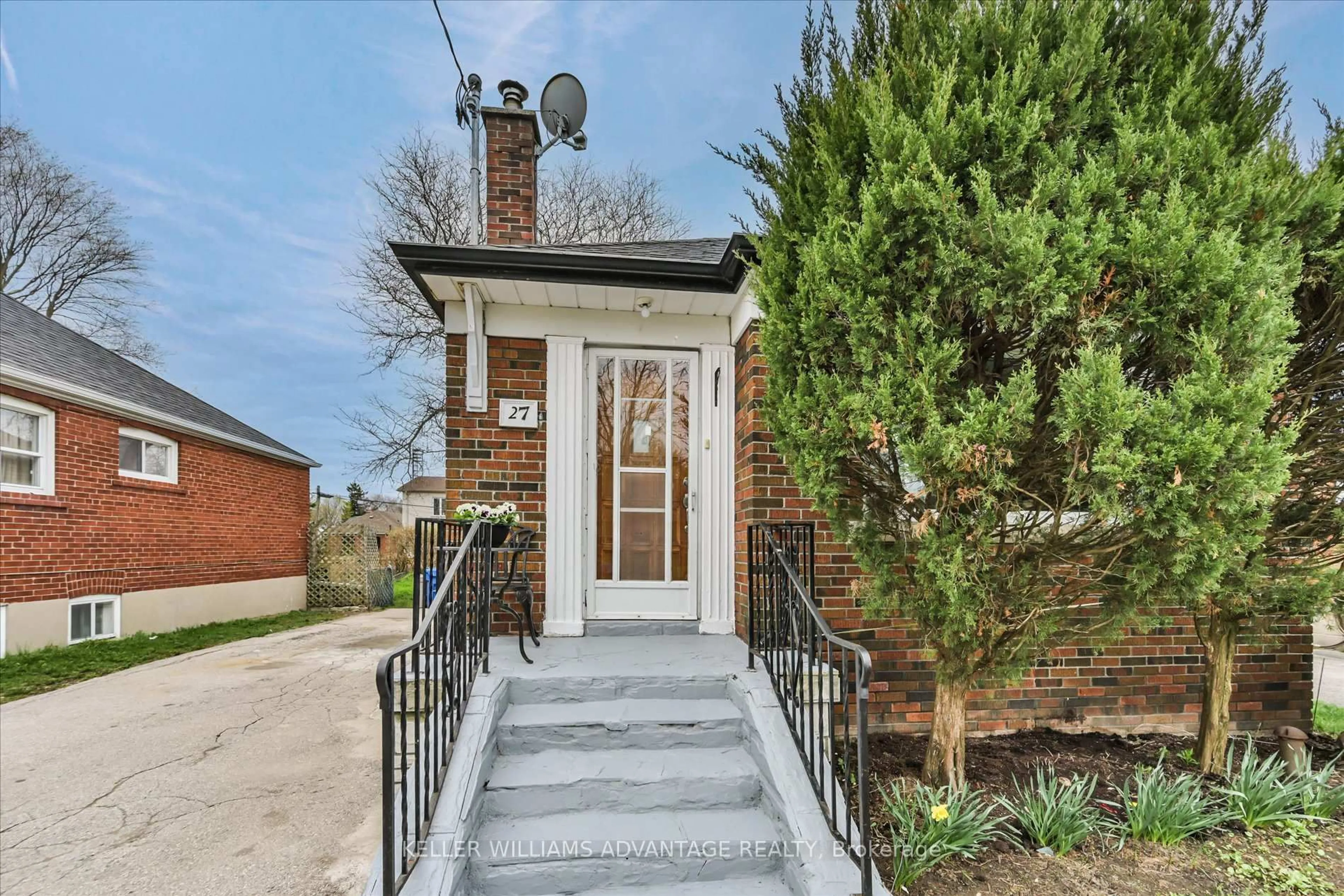 Home with brick exterior material, street for 27 Innismore Cres, Toronto Ontario M1R 1C8