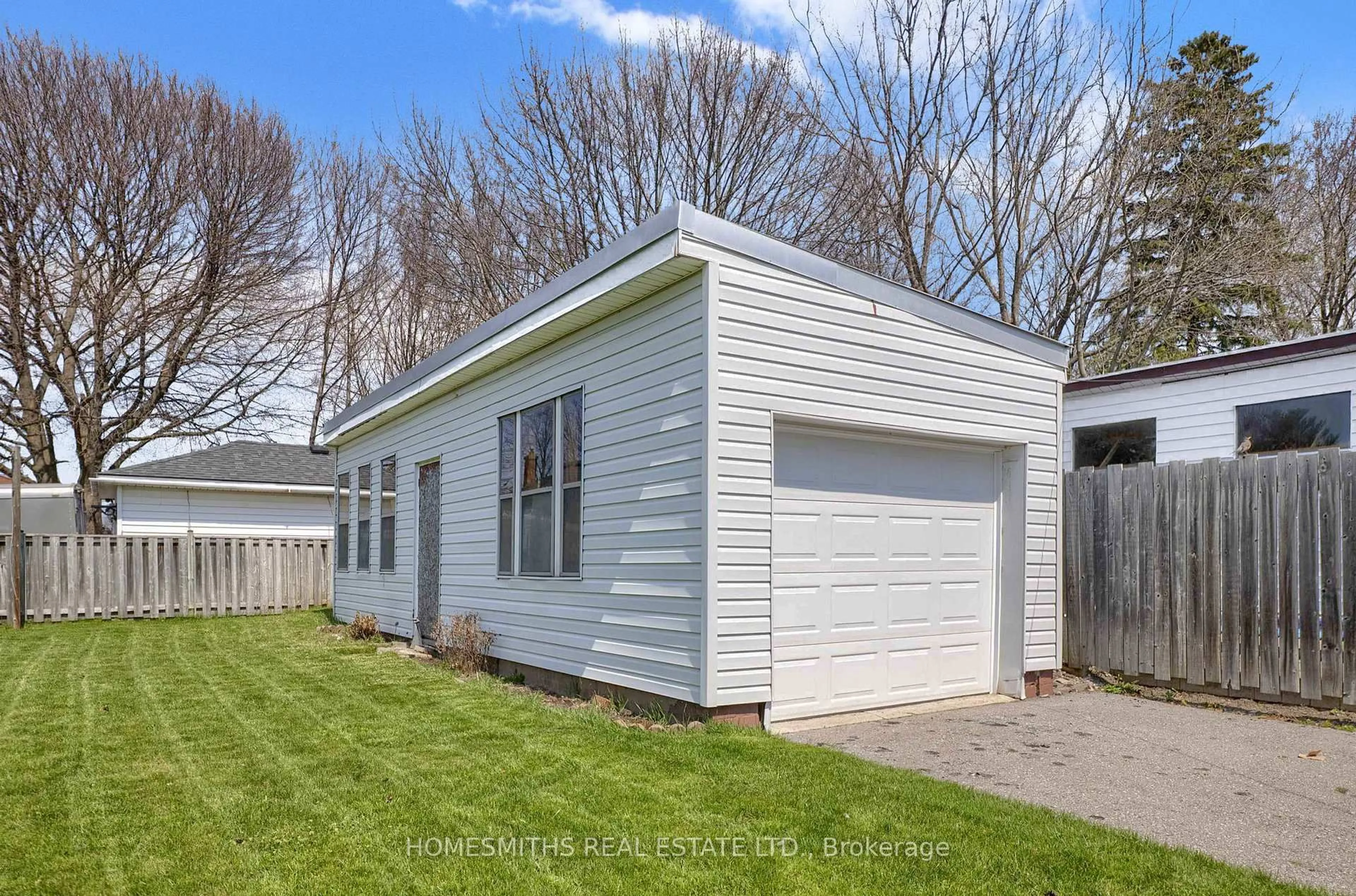 Home with vinyl exterior material, street for 590 Olive Ave, Oshawa Ontario L1H 2R5