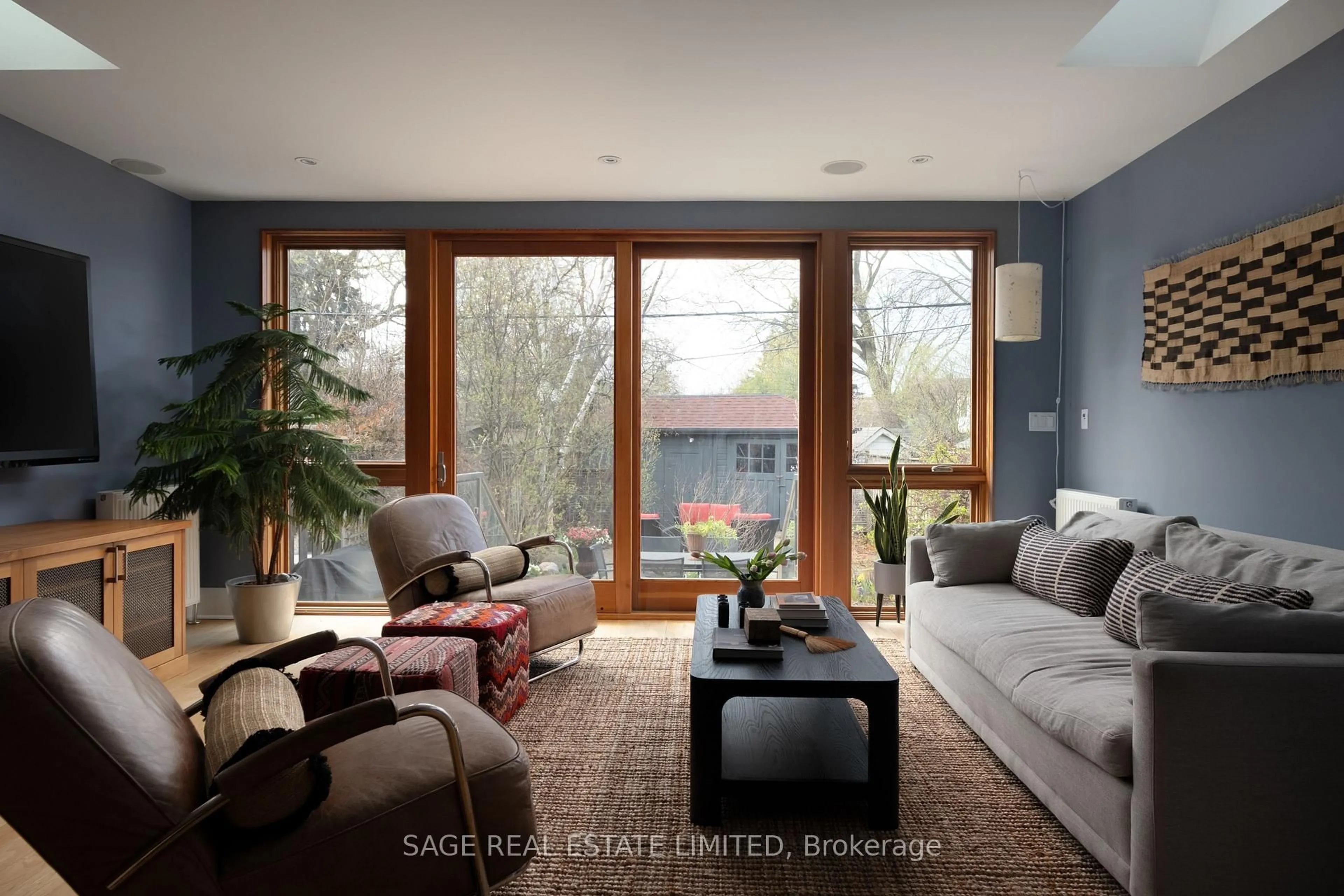 Living room with furniture, unknown for 127 Browning Ave, Toronto Ontario M4K 1W4