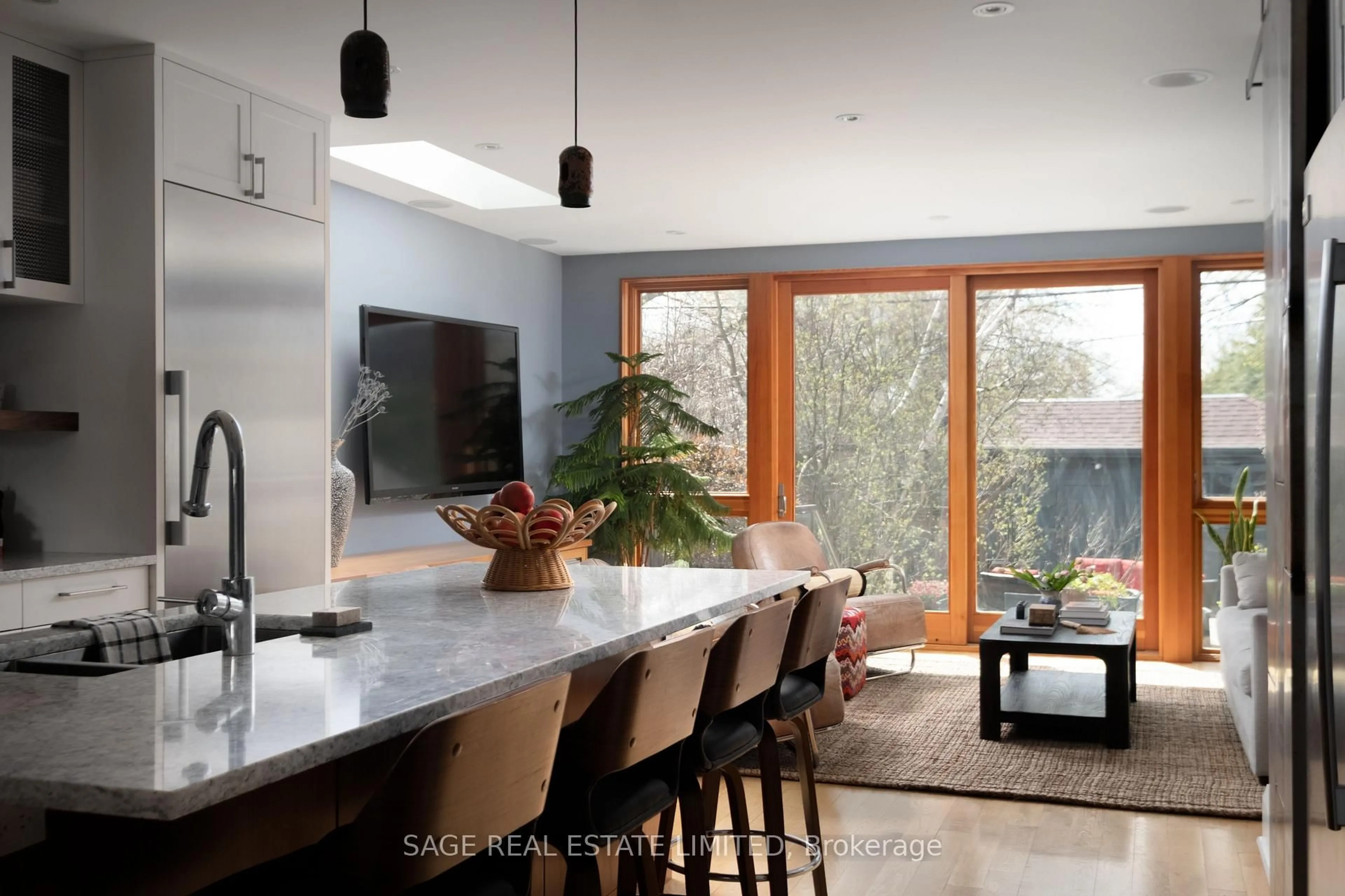 Contemporary kitchen, unknown for 127 Browning Ave, Toronto Ontario M4K 1W4