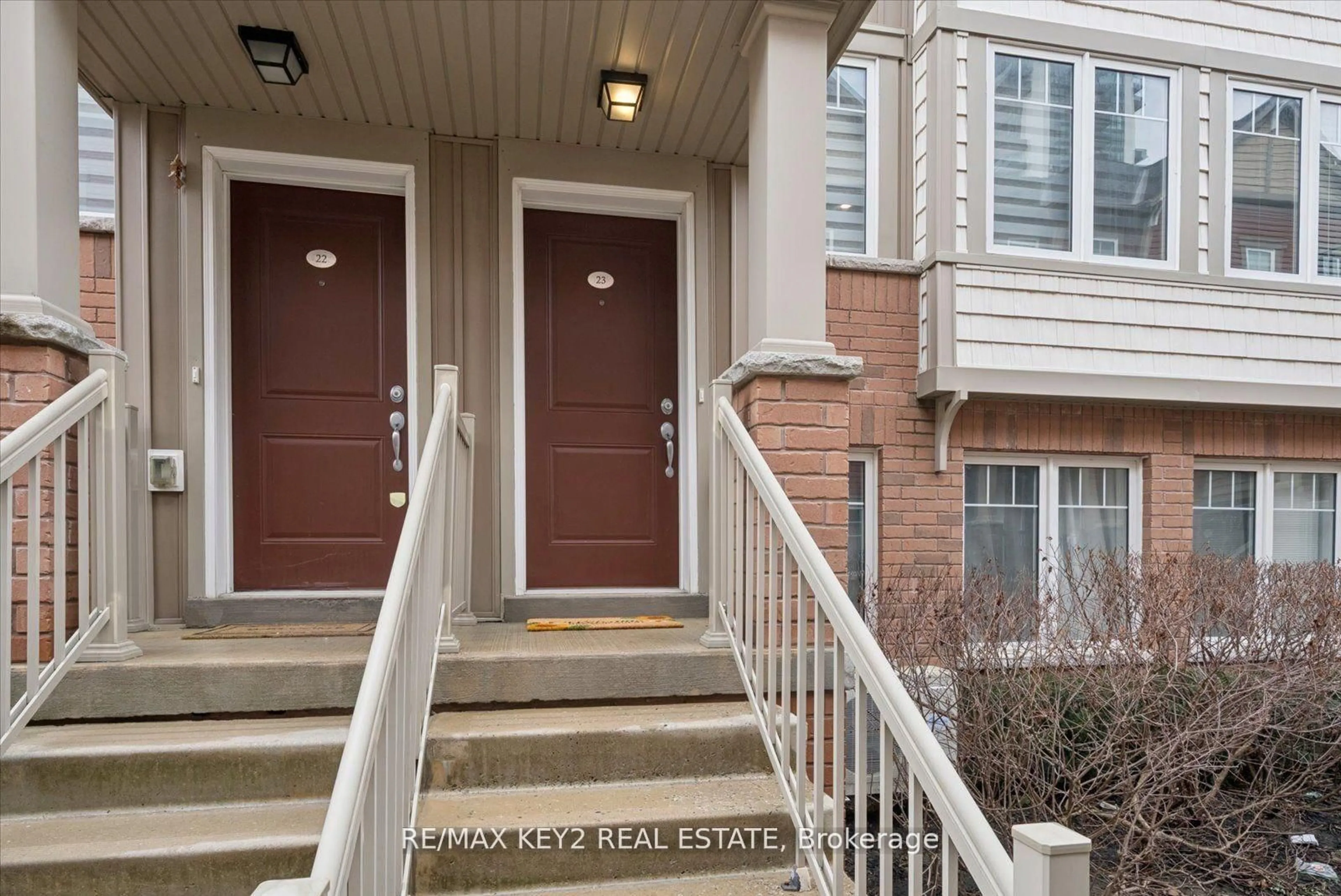 Indoor entryway for 2500 Hill Rise Crt #23, Oshawa Ontario L1L 0W2