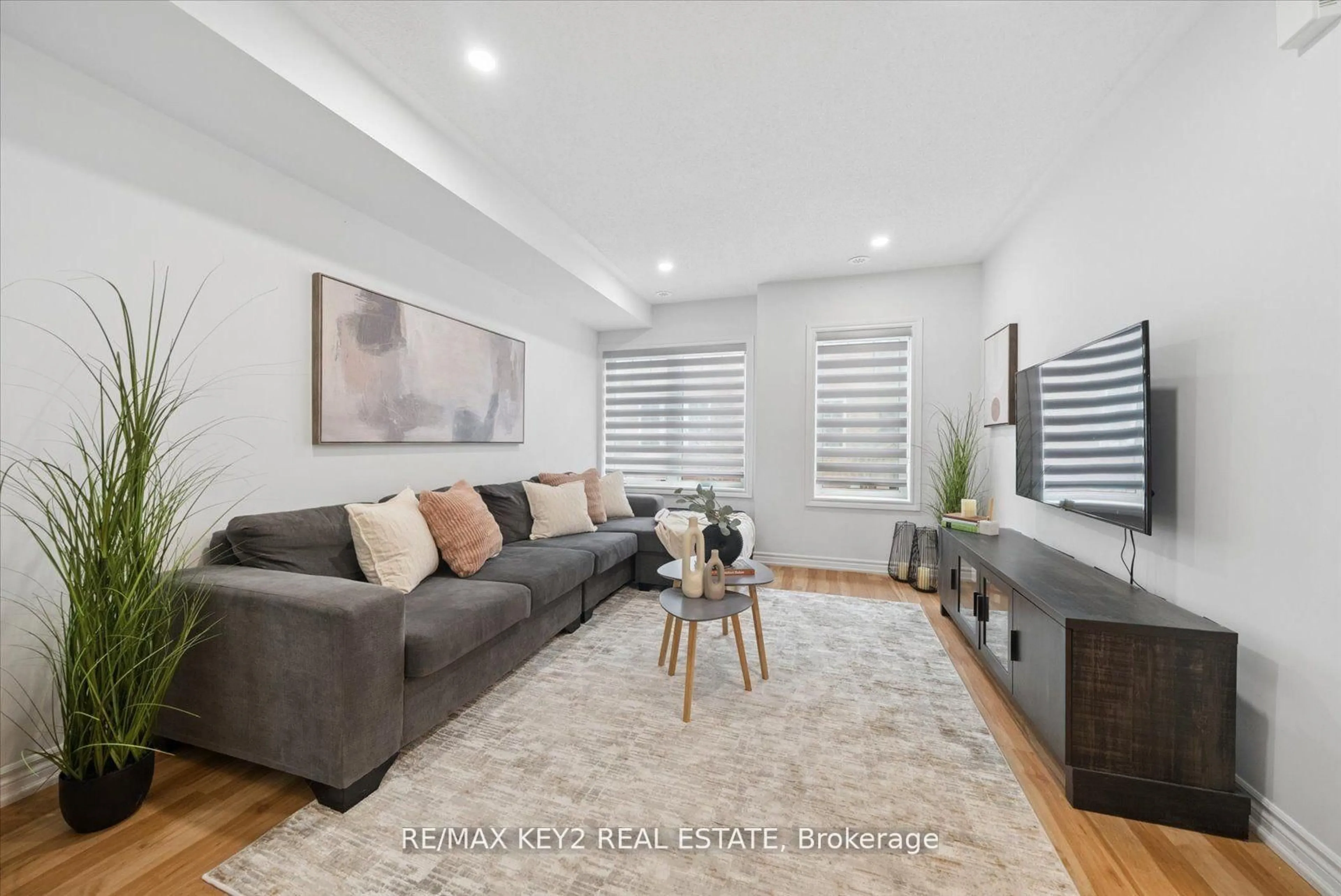 Living room with furniture, unknown for 2500 Hill Rise Crt #23, Oshawa Ontario L1L 0W2