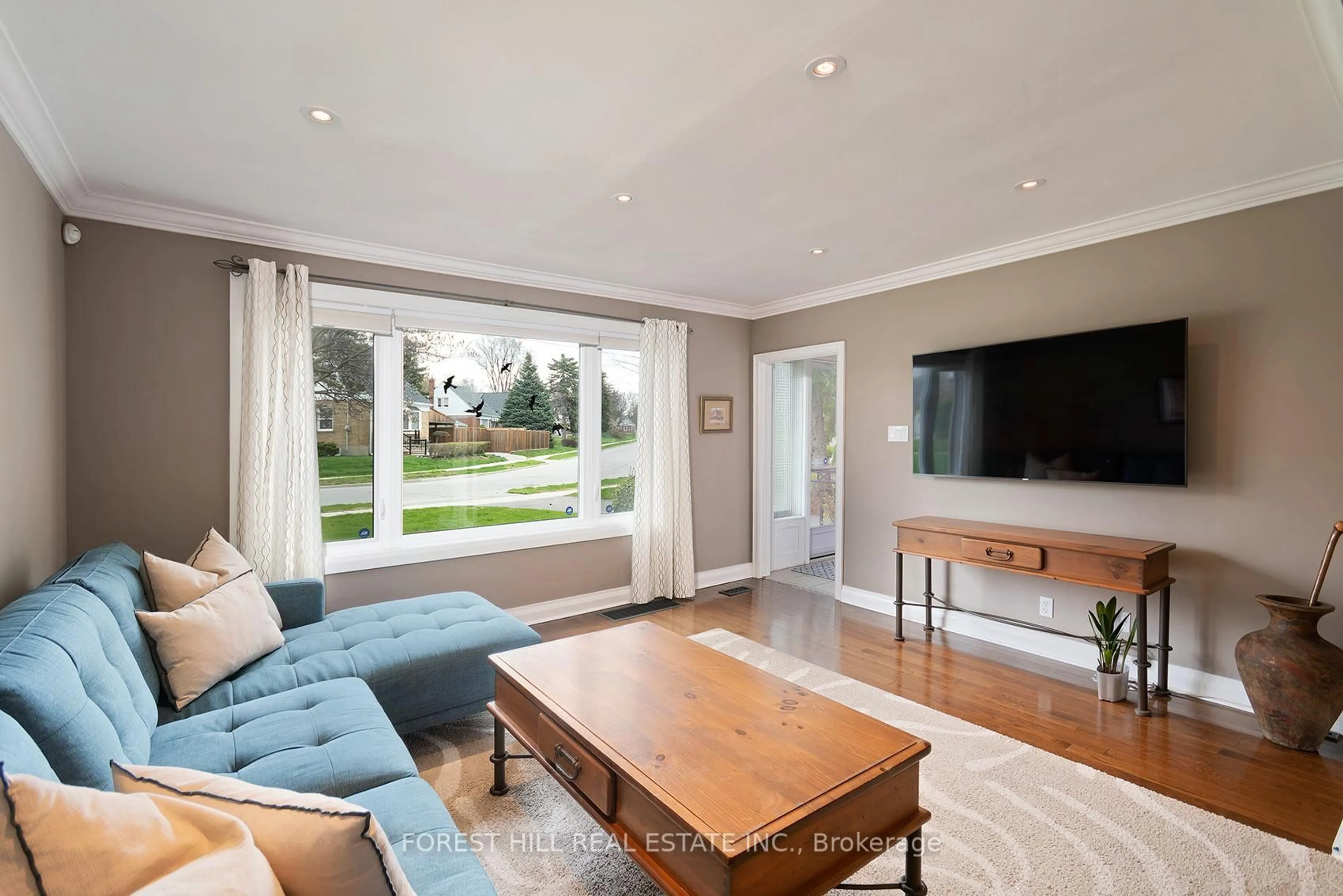 Living room with furniture, wood/laminate floor for 9 Southmead Rd, Toronto Ontario M1L 2H7