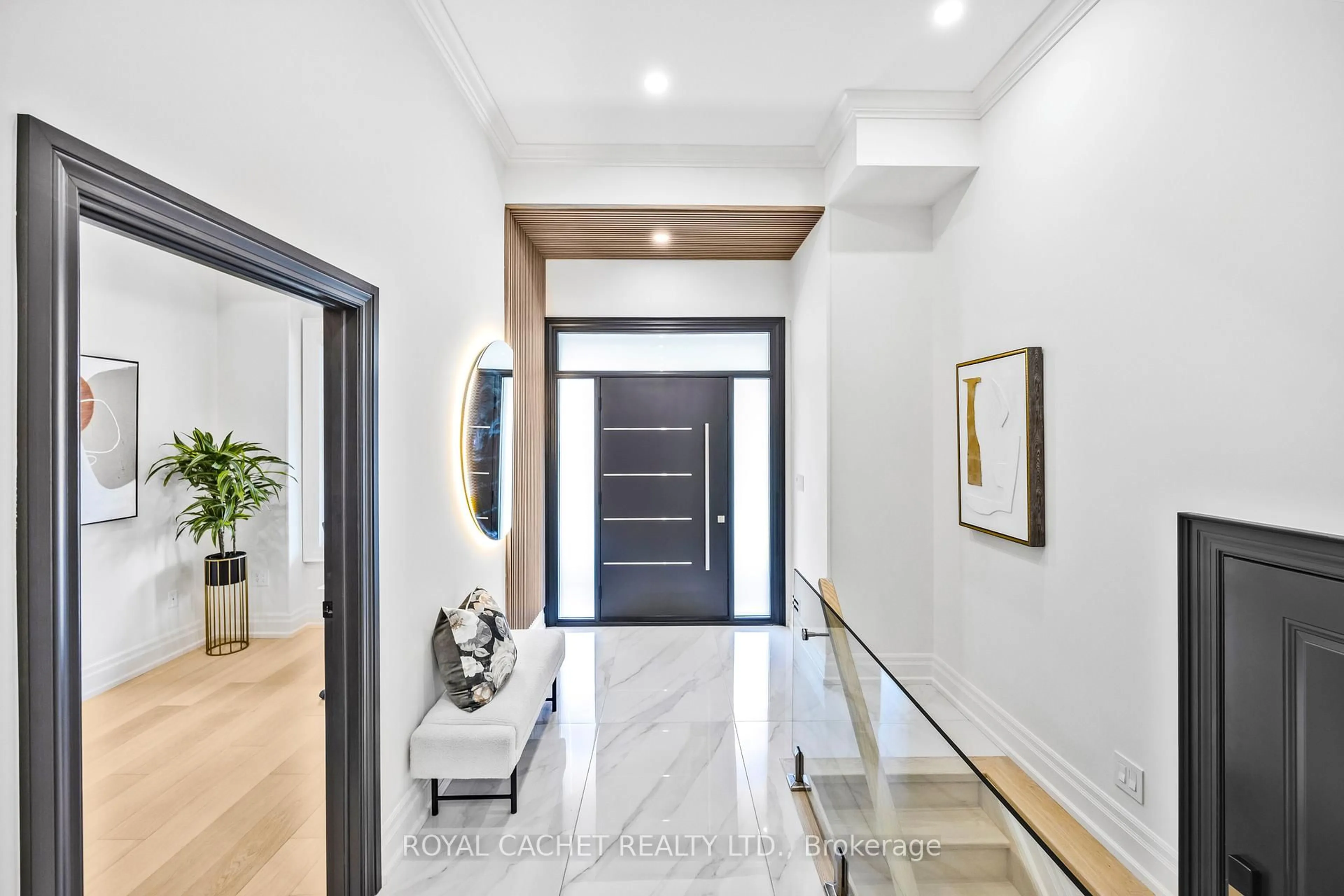 Indoor entryway for 18 Ivorwood Cres, Toronto Ontario M1R 2X4