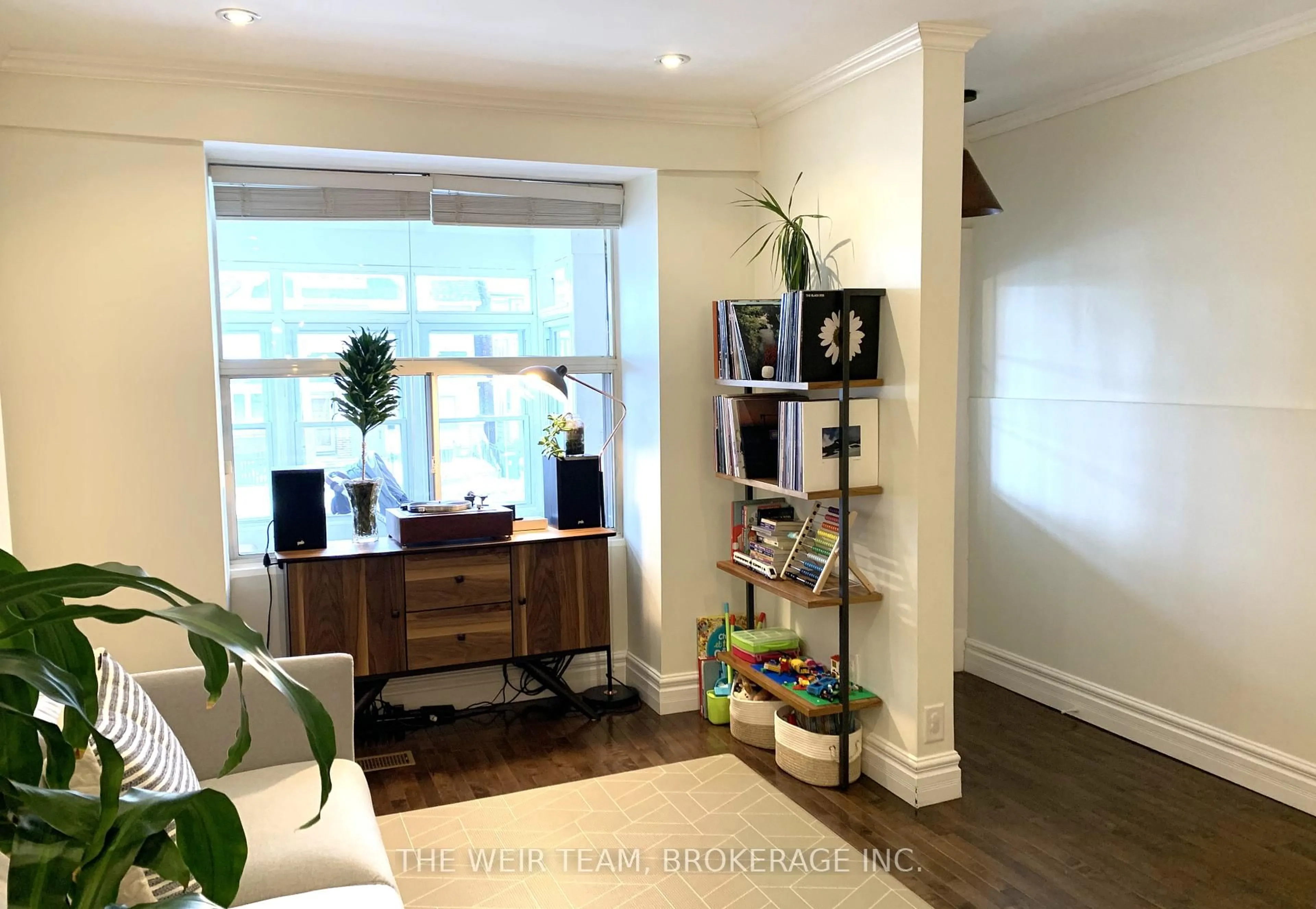 Living room with furniture, wood/laminate floor for 911 Woodbine Ave, Toronto Ontario M4C 4B6