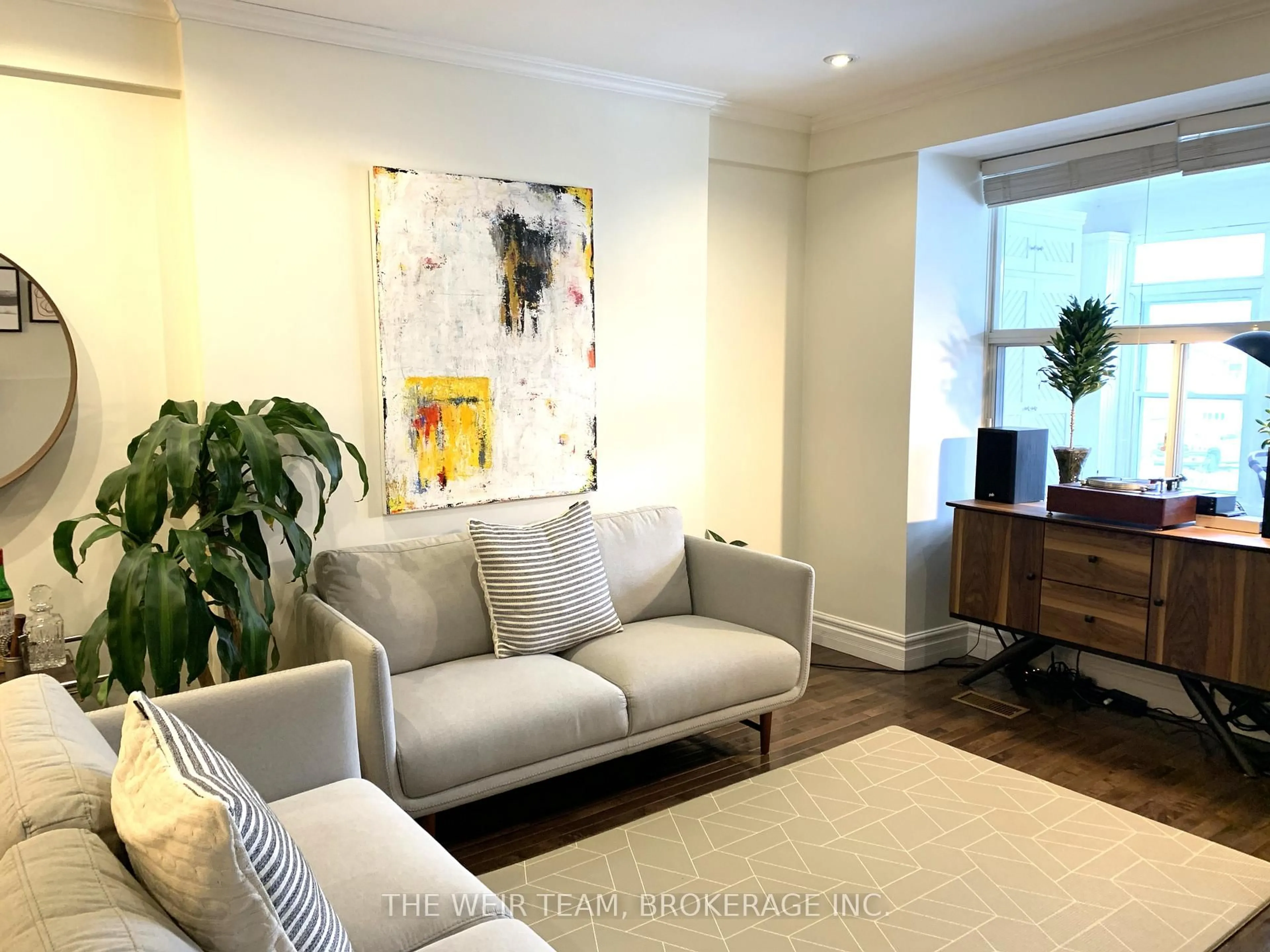 Living room with furniture, unknown for 911 Woodbine Ave, Toronto Ontario M4C 4B6