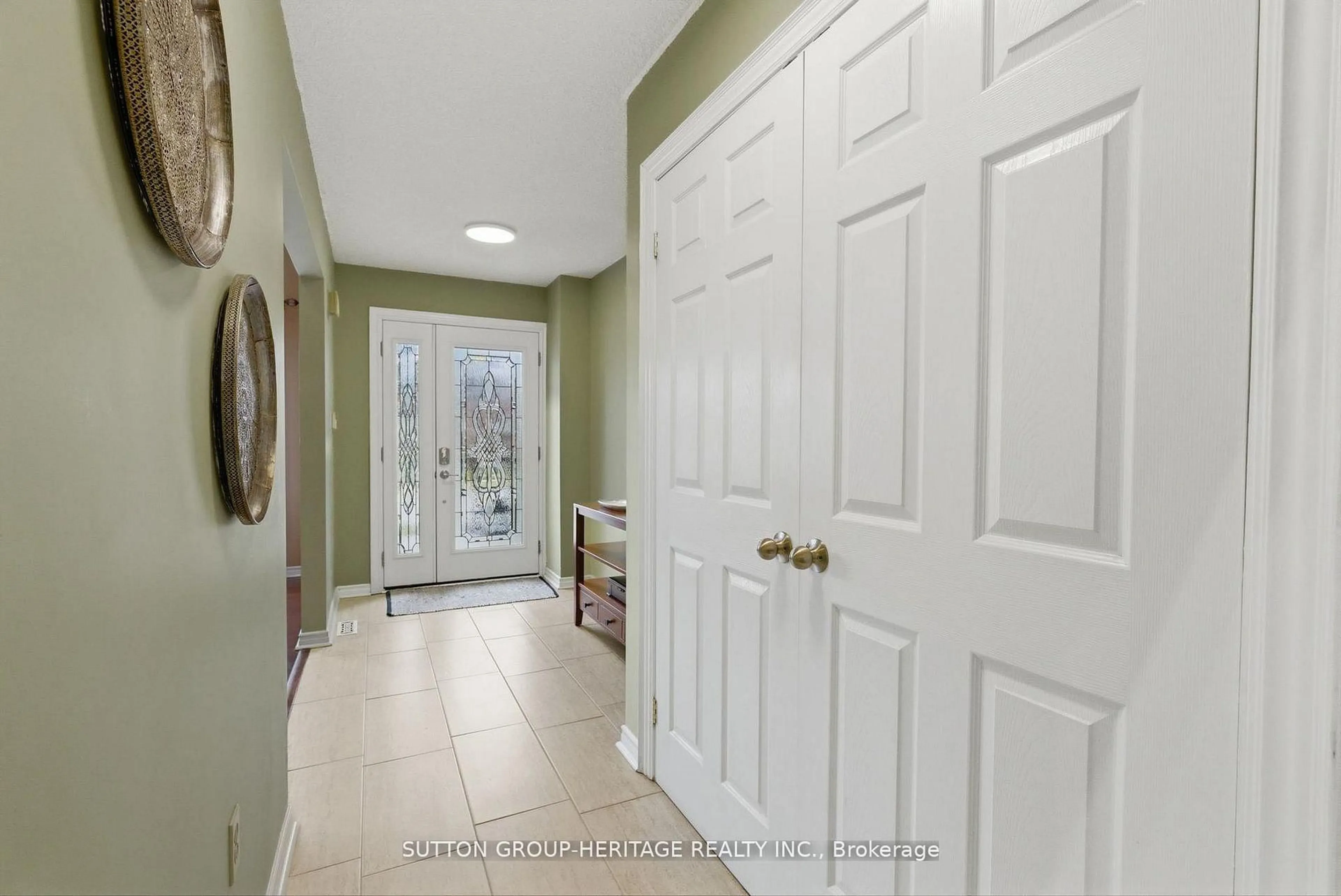 Indoor entryway for 1886 Malden Cres, Pickering Ontario L1V 3G4