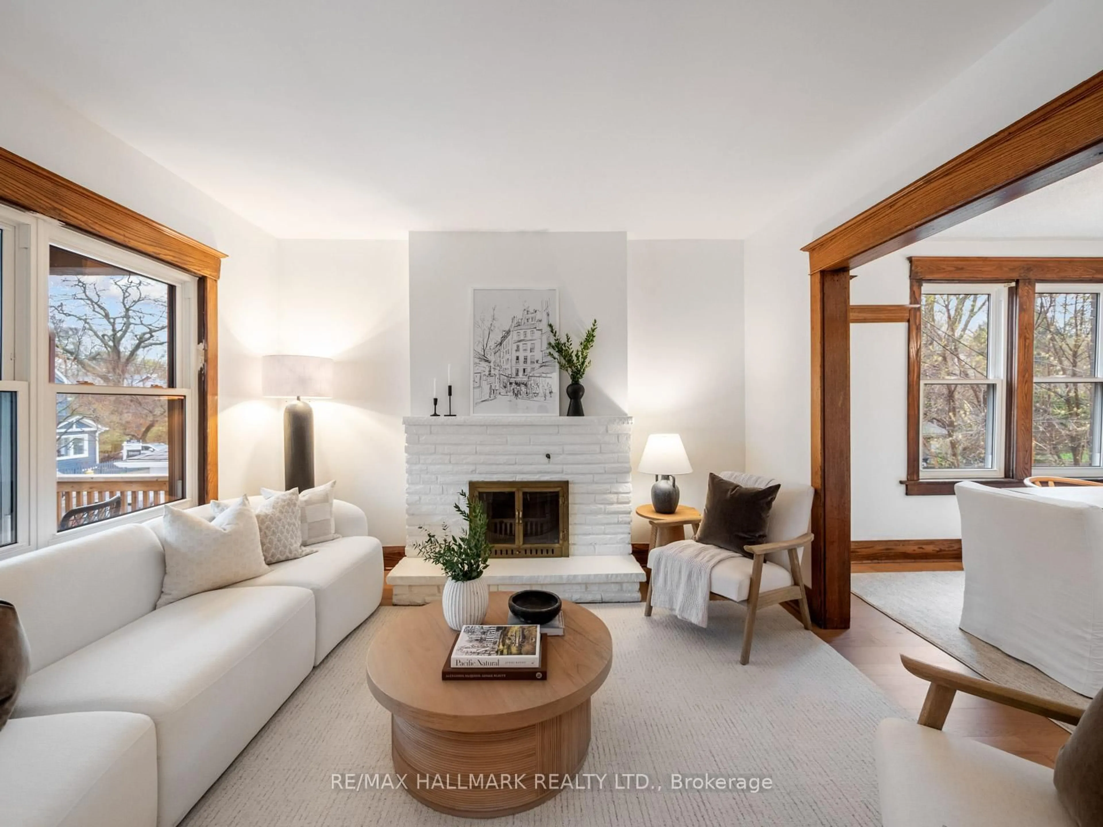 Living room with furniture, unknown for 88 Eastwood Rd, Toronto Ontario M4L 2C8