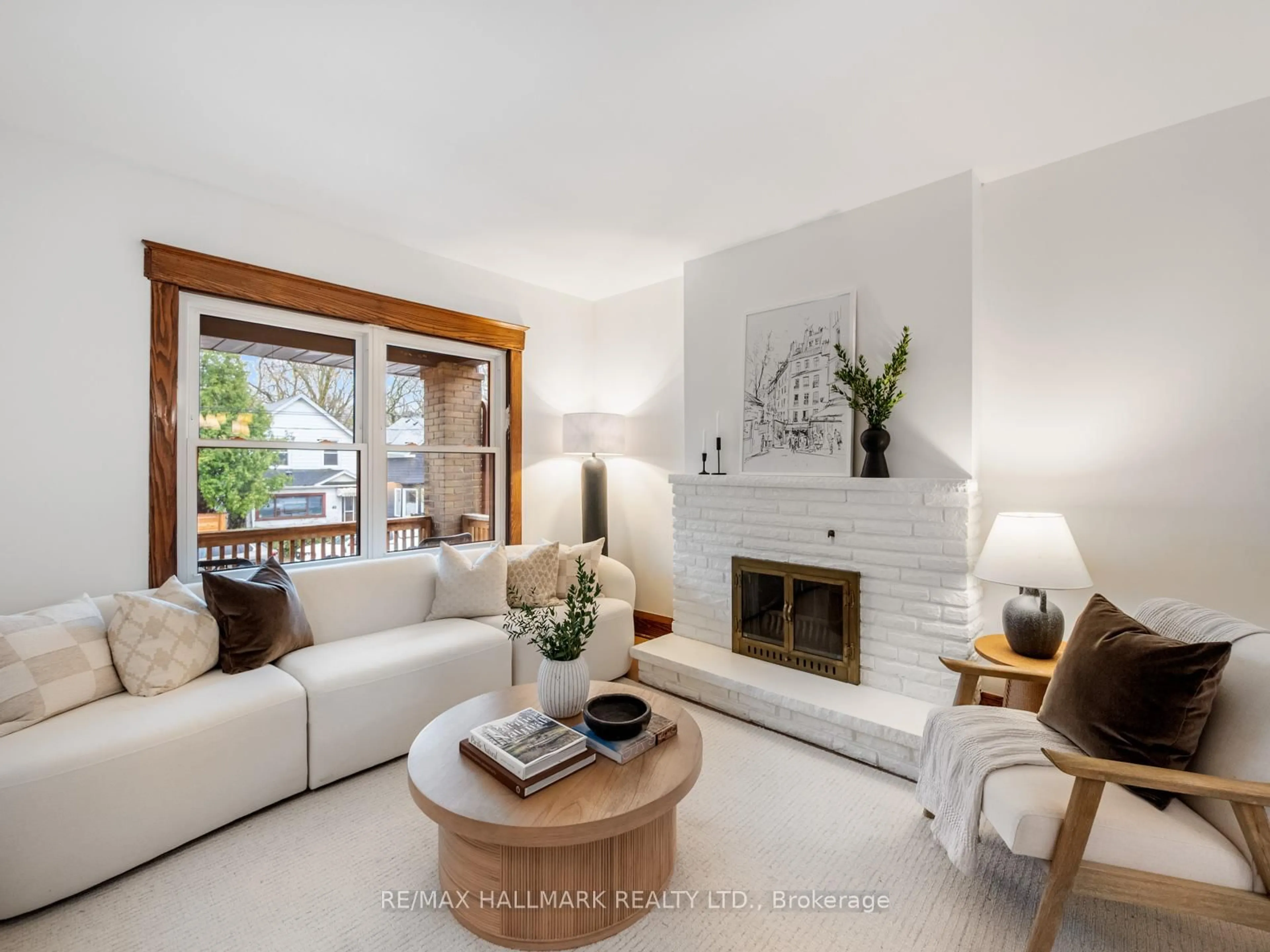 Living room with furniture, unknown for 88 Eastwood Rd, Toronto Ontario M4L 2C8