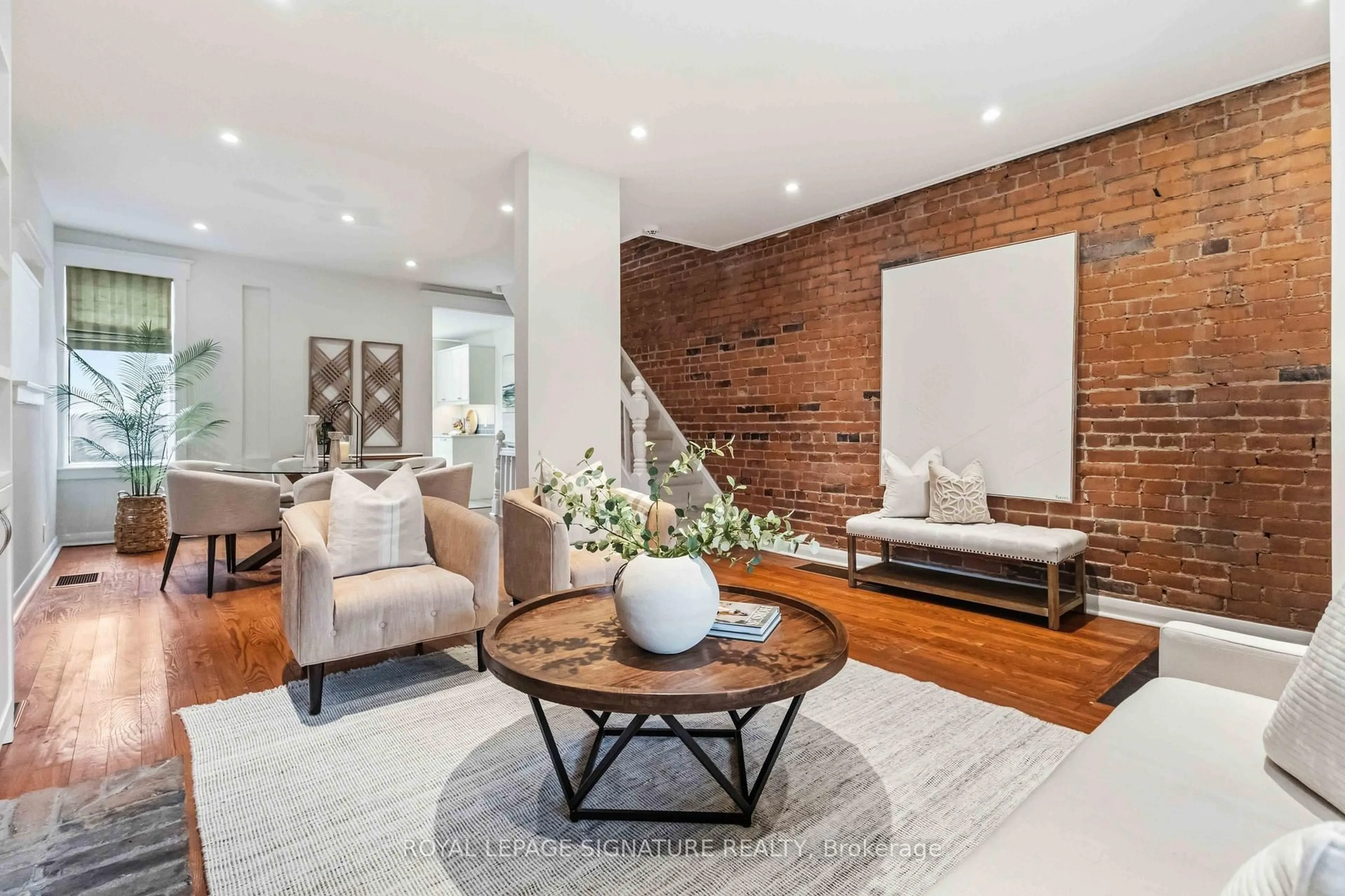 Living room with furniture, unknown for 31 Hampton Ave, Toronto Ontario M4K 2Y5