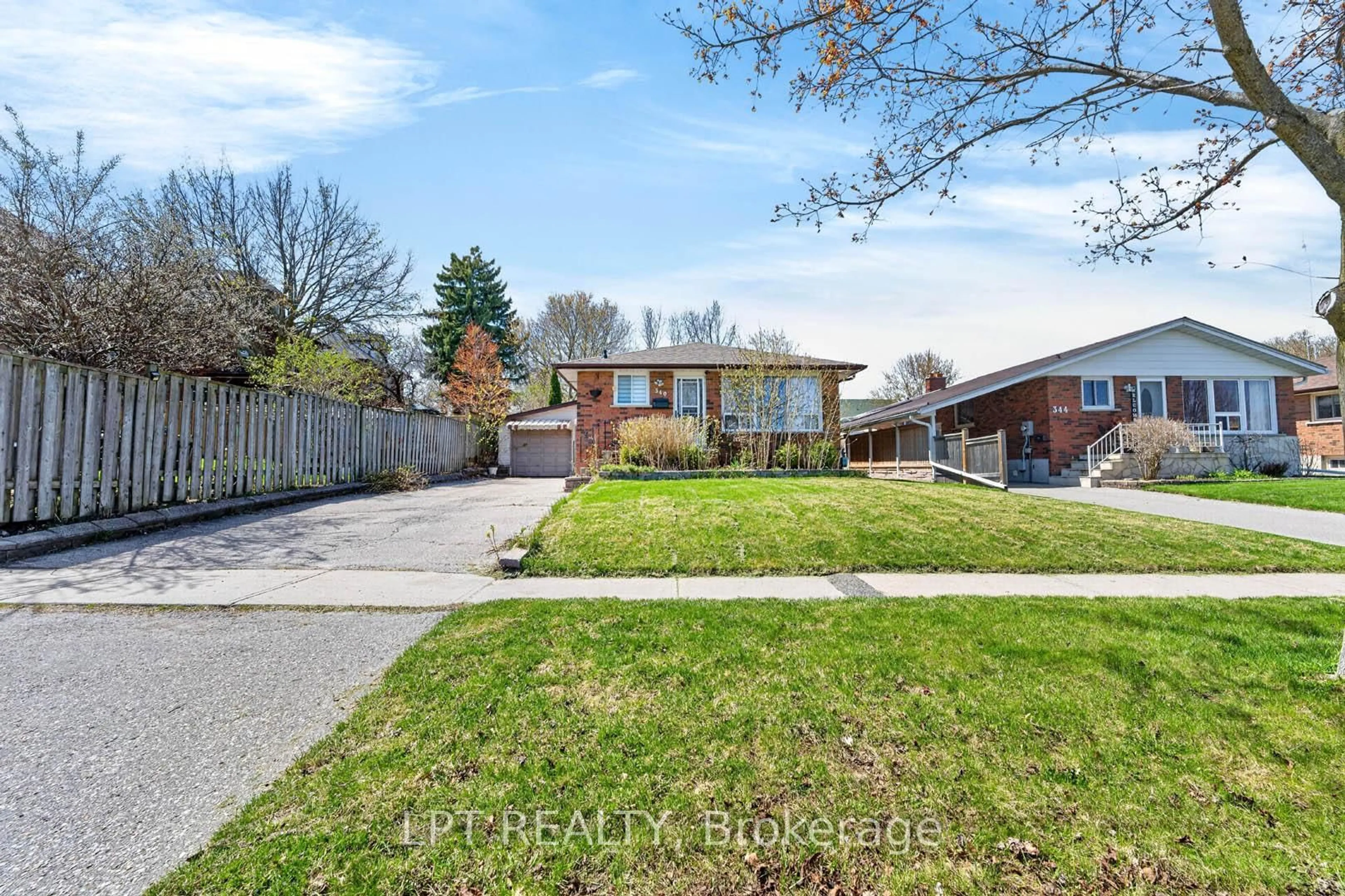 A pic from outside/outdoor area/front of a property/back of a property/a pic from drone, street for 340 Fairlawn St, Oshawa Ontario L1J 4R3