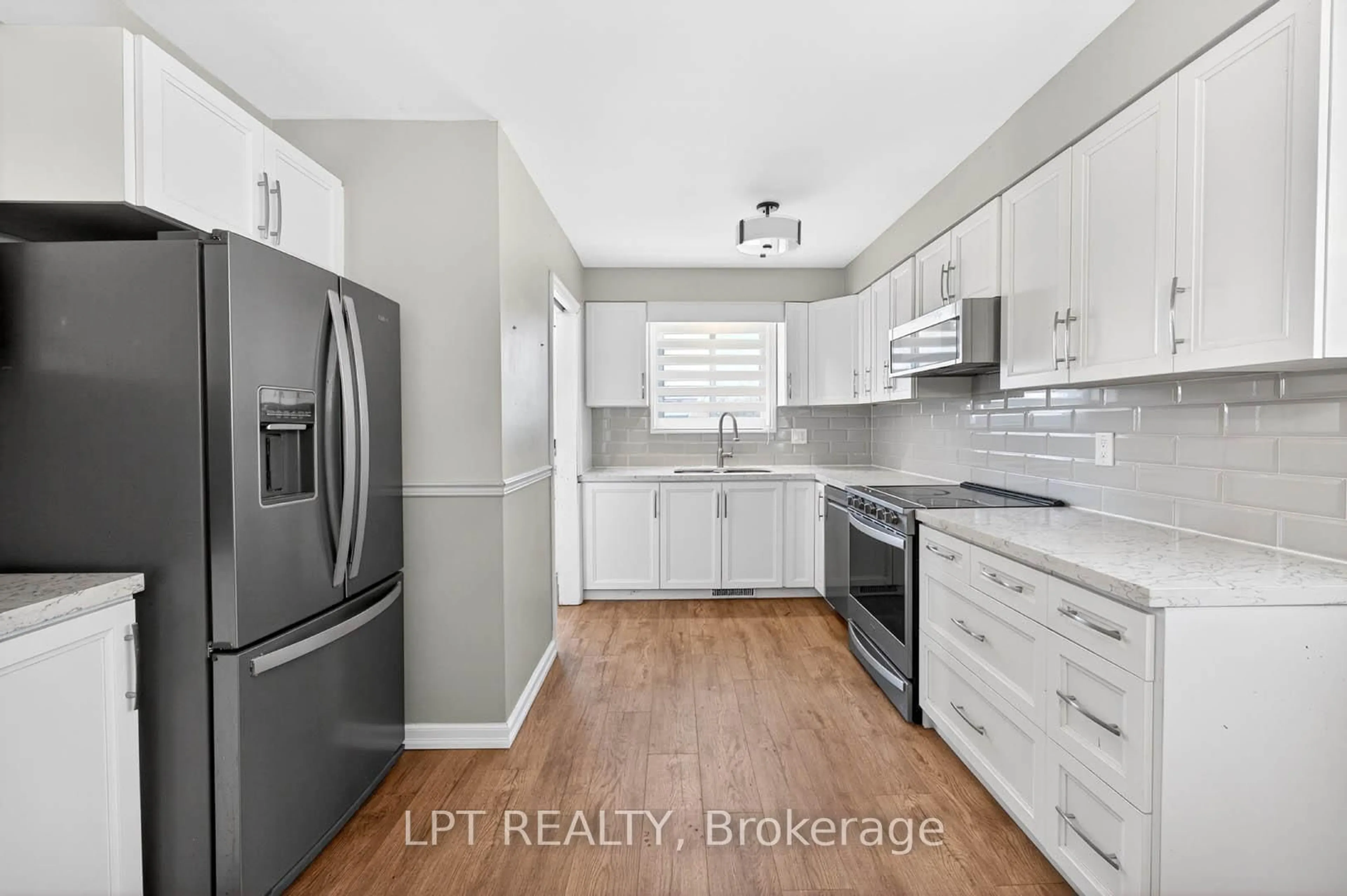 Unknown for 340 Fairlawn St, Oshawa Ontario L1J 4R3