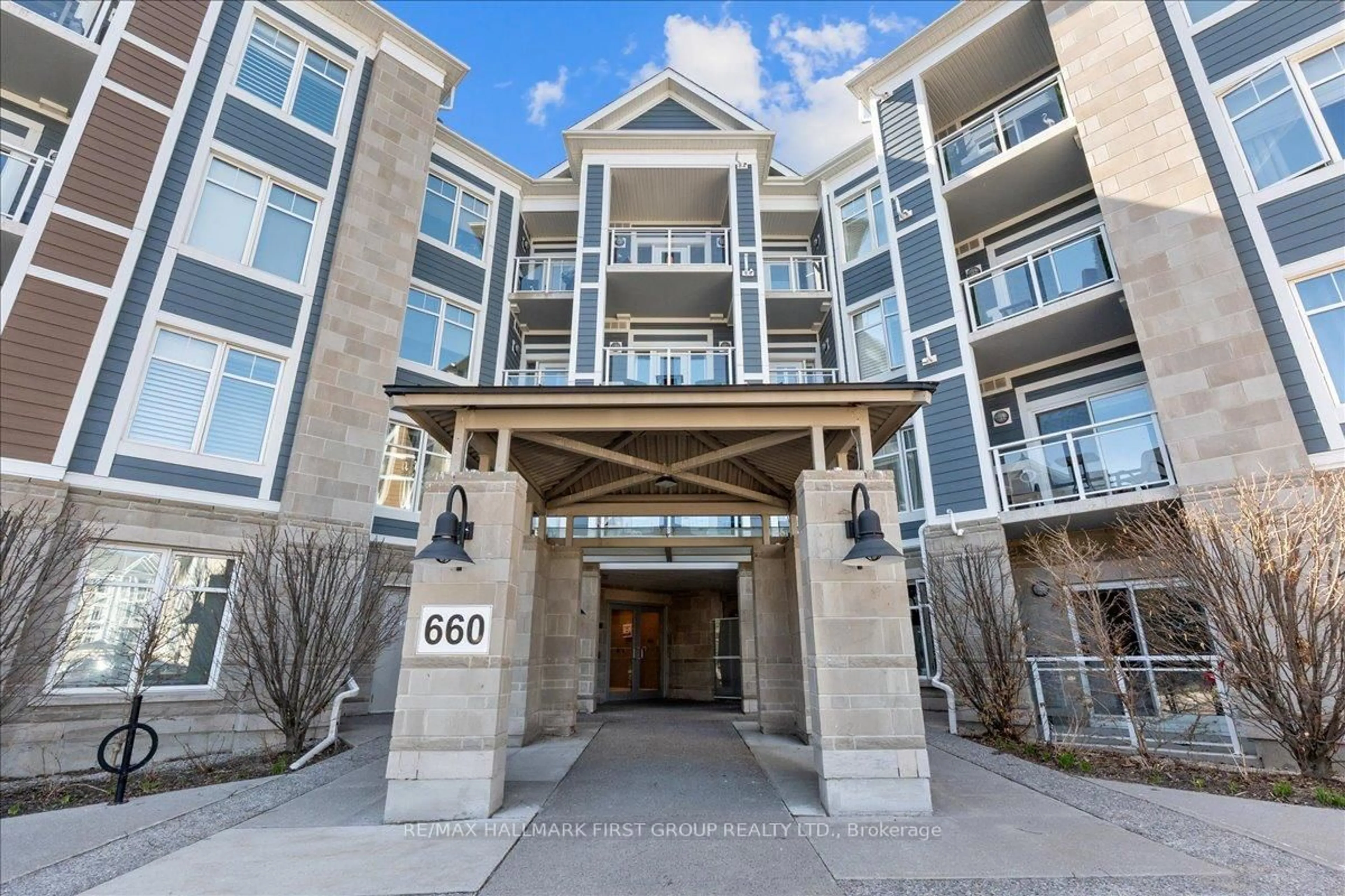 Indoor foyer for 660 Gordon St #314, Whitby Ontario L1N 9X4