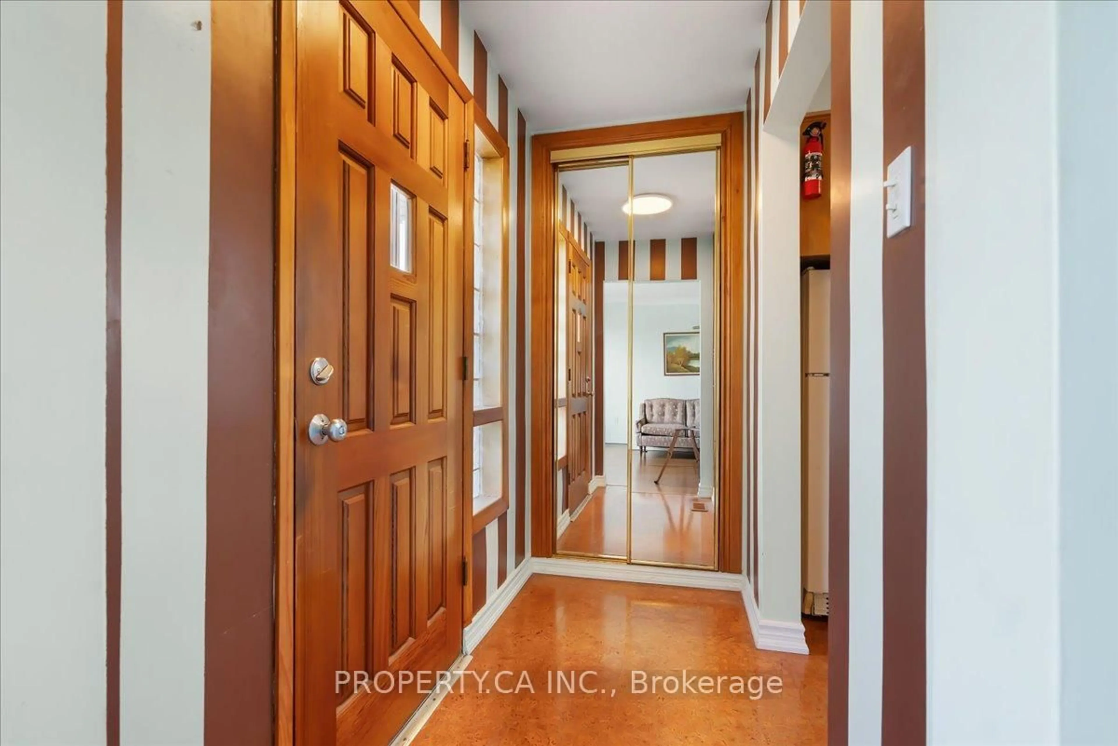 Indoor entryway for 32 Frey Cres, Toronto Ontario M1R 2C6