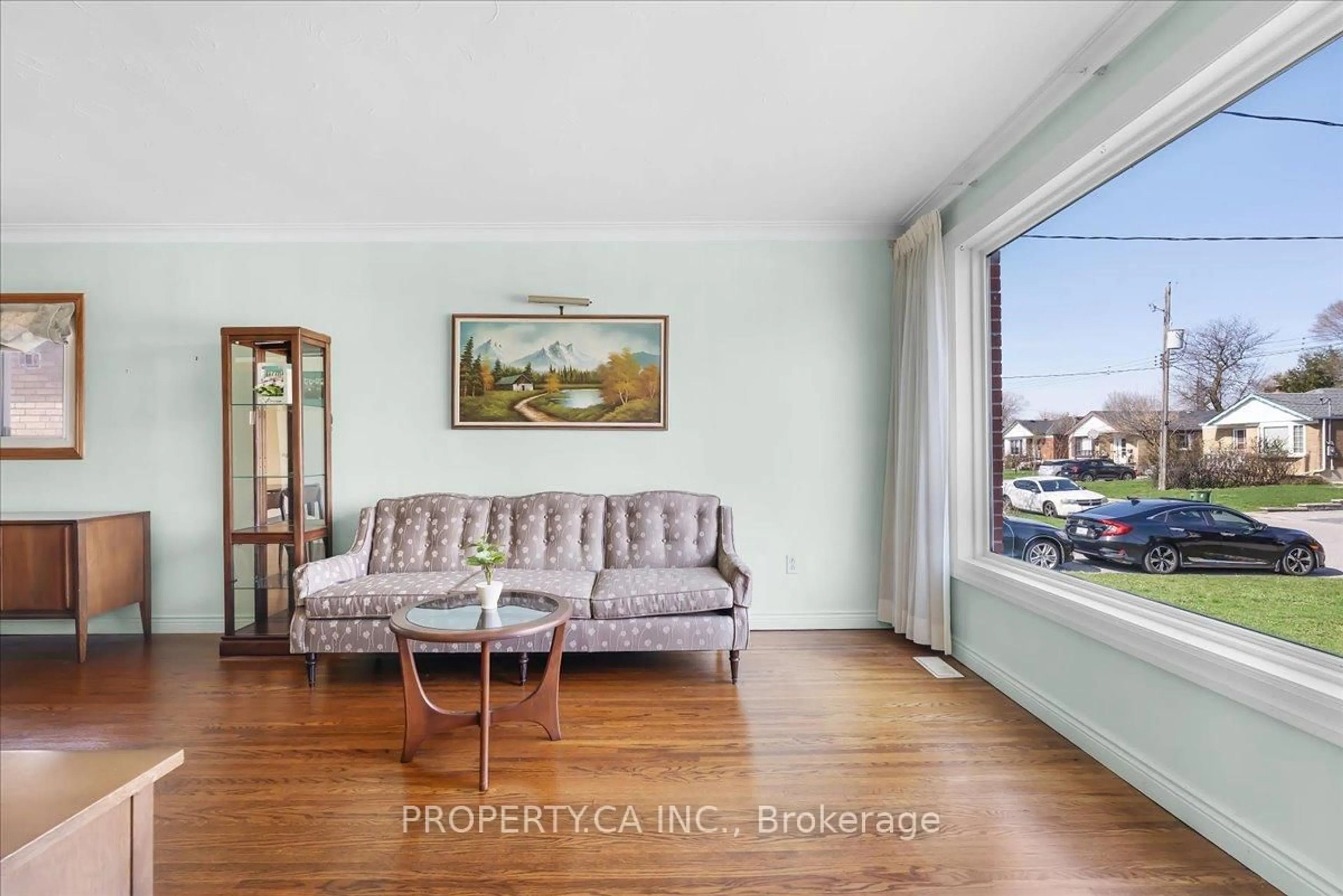 Living room with furniture, unknown for 32 Frey Cres, Toronto Ontario M1R 2C6