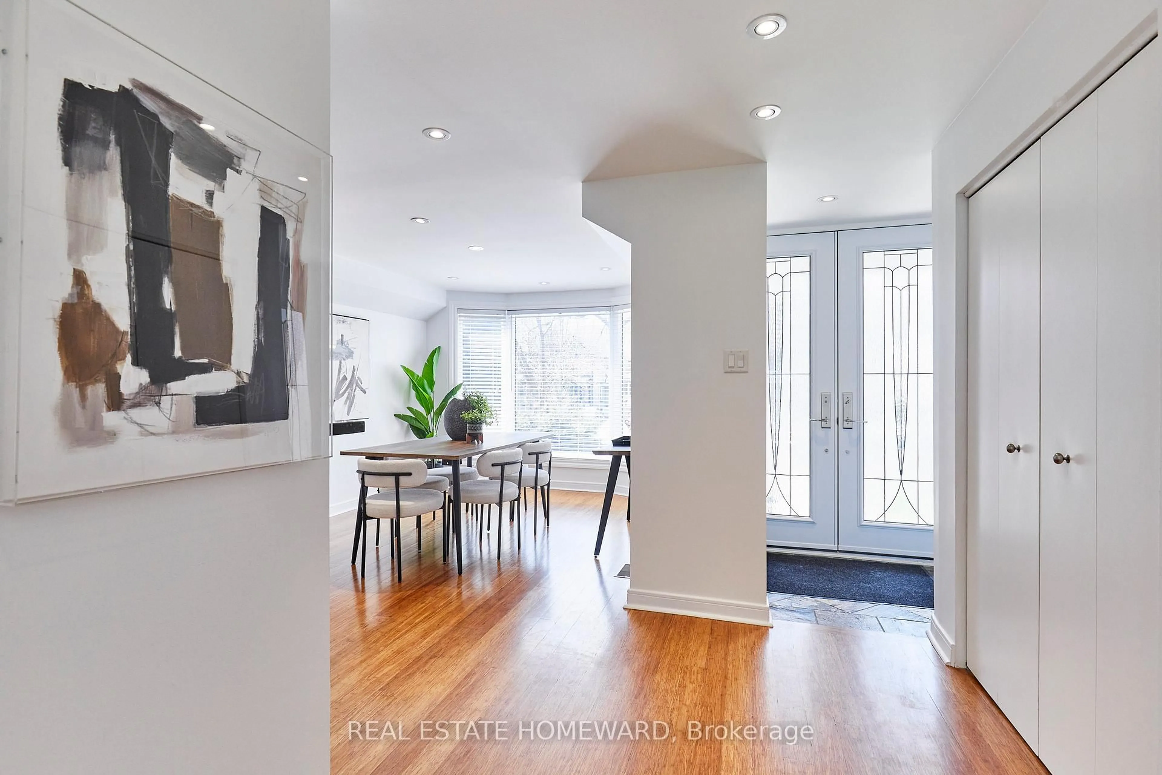 Indoor entryway for 117 Edgewood Ave, Toronto Ontario M4L 3H2
