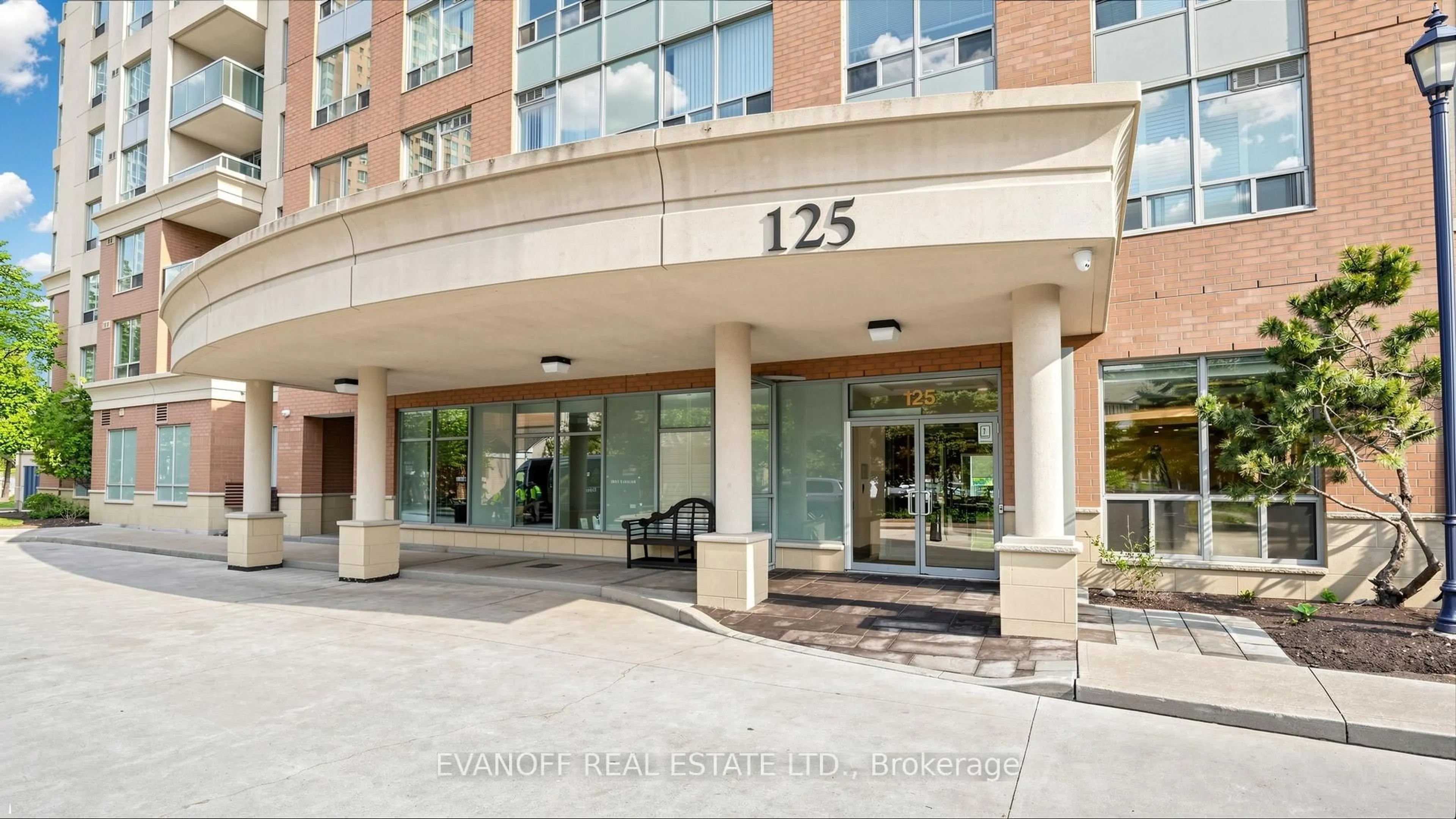 Indoor foyer for 125 Omni Dr #736, Toronto Ontario M1P 5A9