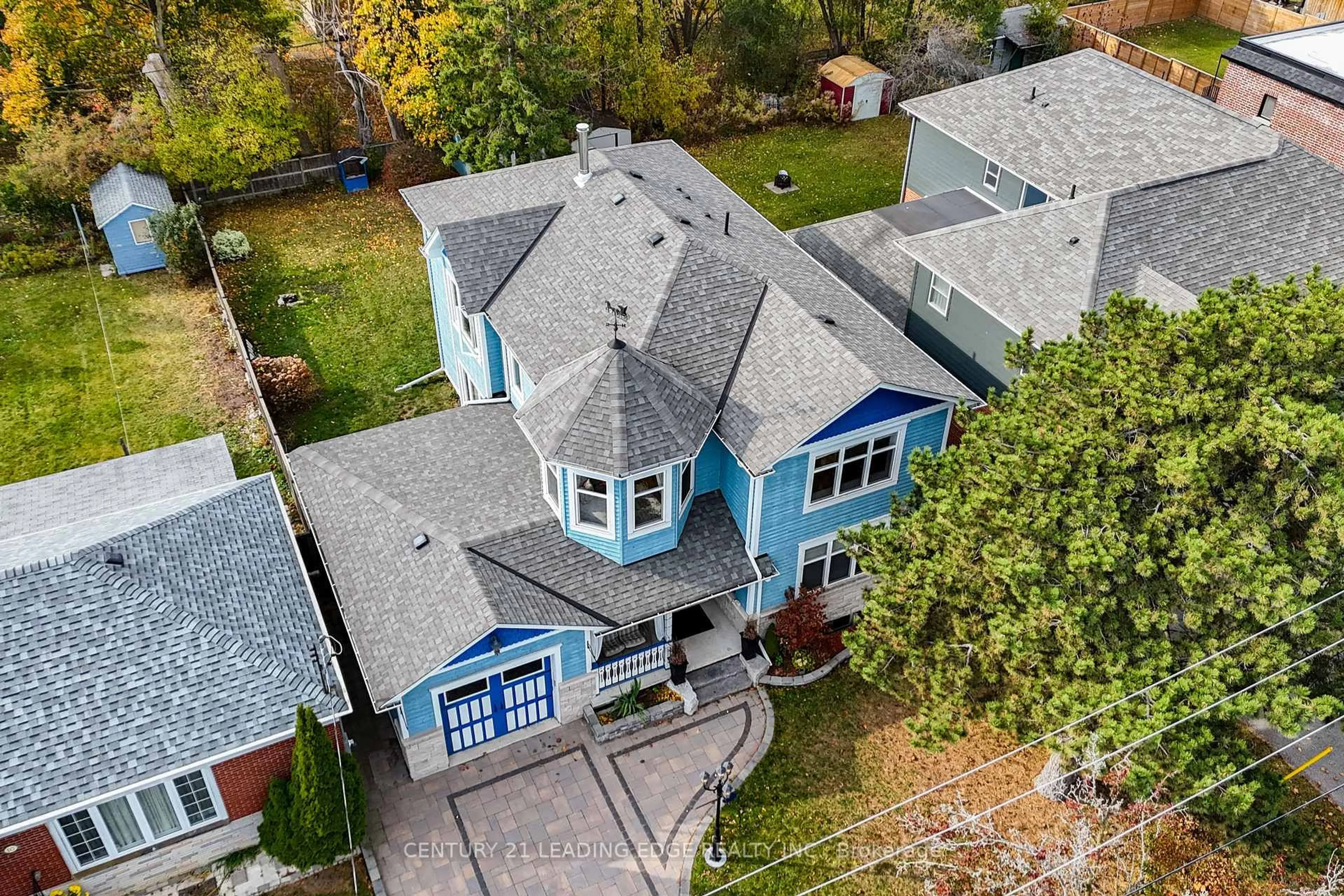 A pic from outside/outdoor area/front of a property/back of a property/a pic from drone, street for 12 Gradwell Dr, Toronto Ontario M1M 2M9
