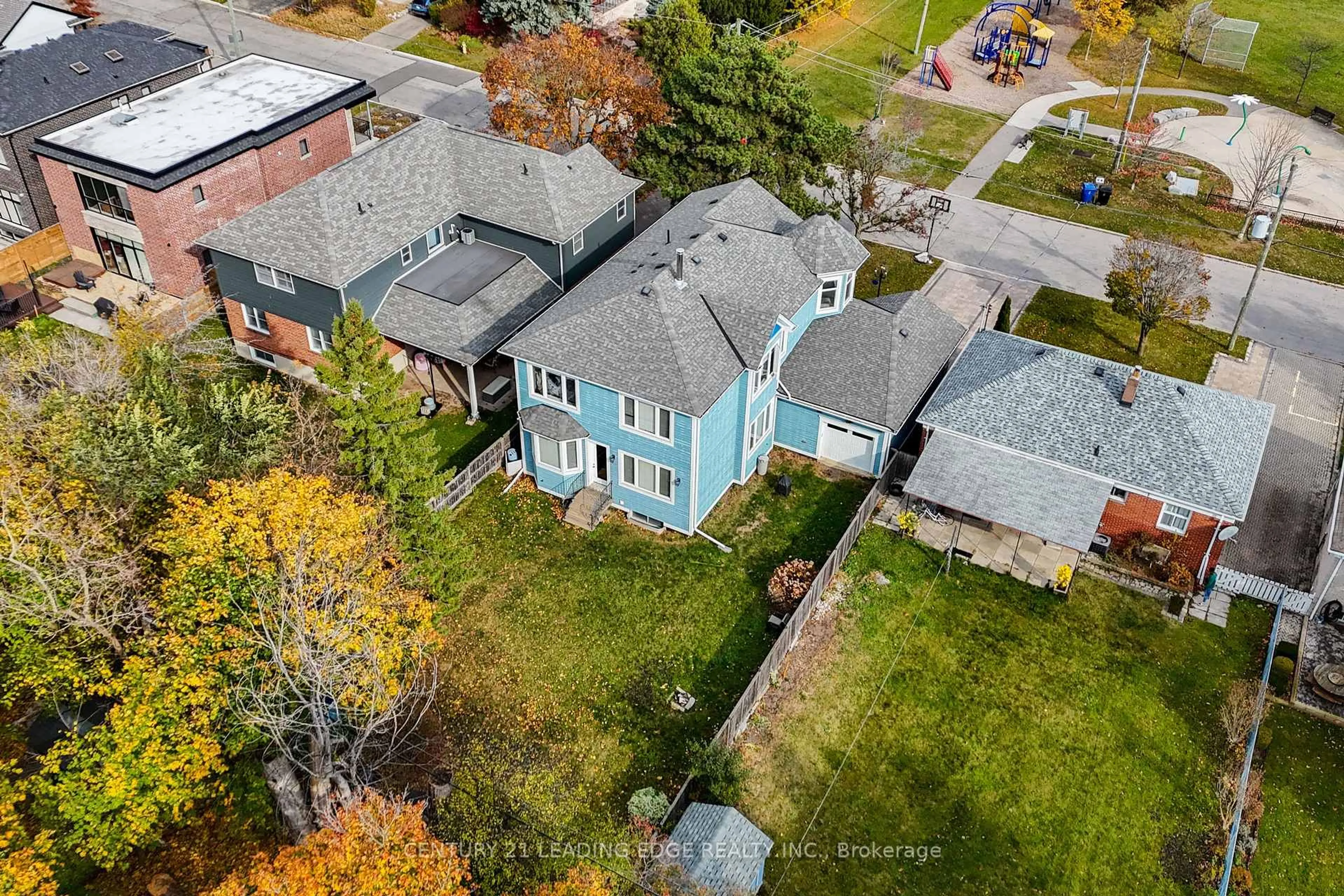 A pic from outside/outdoor area/front of a property/back of a property/a pic from drone, street for 12 Gradwell Dr, Toronto Ontario M1M 2M9
