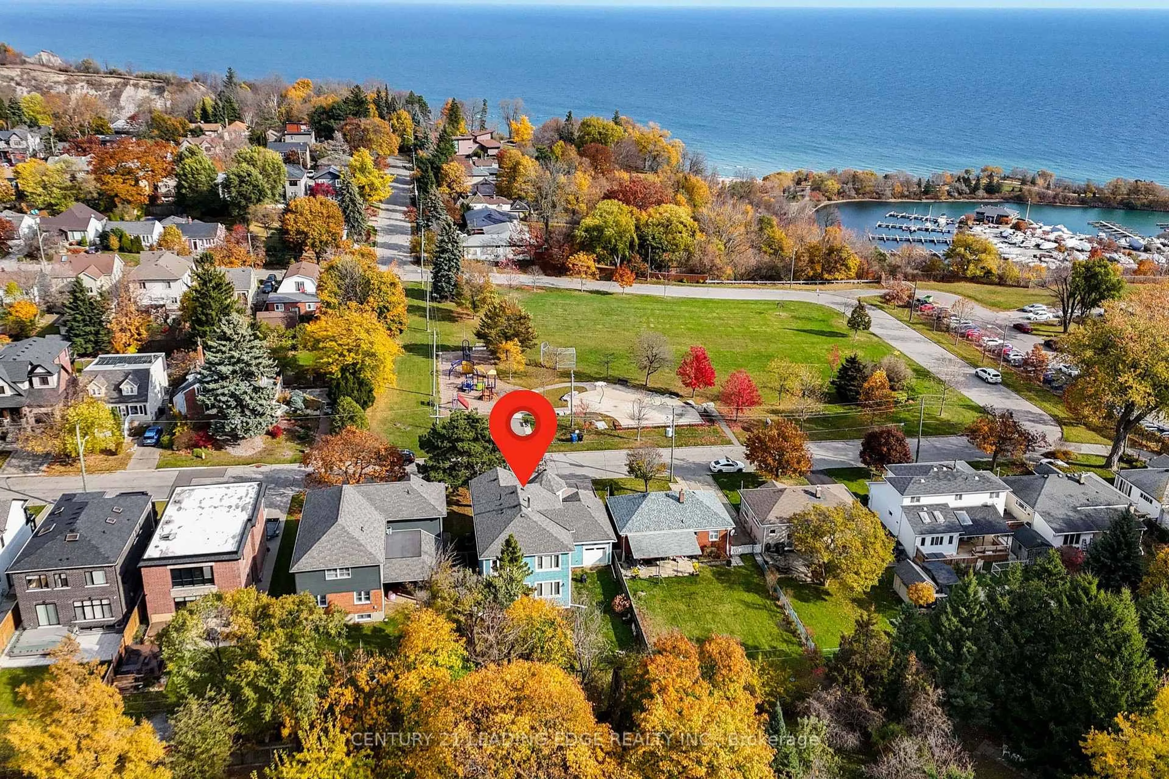 A pic from outside/outdoor area/front of a property/back of a property/a pic from drone, water/lake/river/ocean view for 12 Gradwell Dr, Toronto Ontario M1M 2M9
