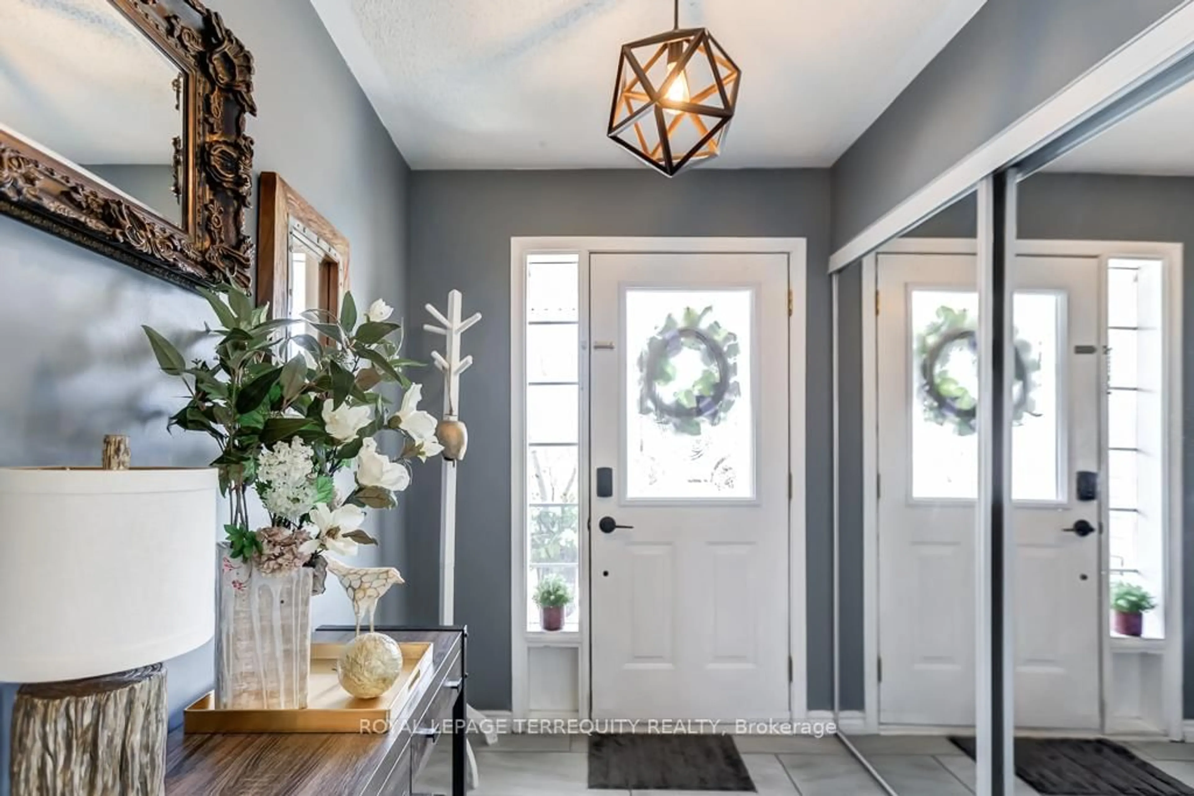 Indoor entryway for 314 Swindells St, Clarington Ontario L1C 5G9