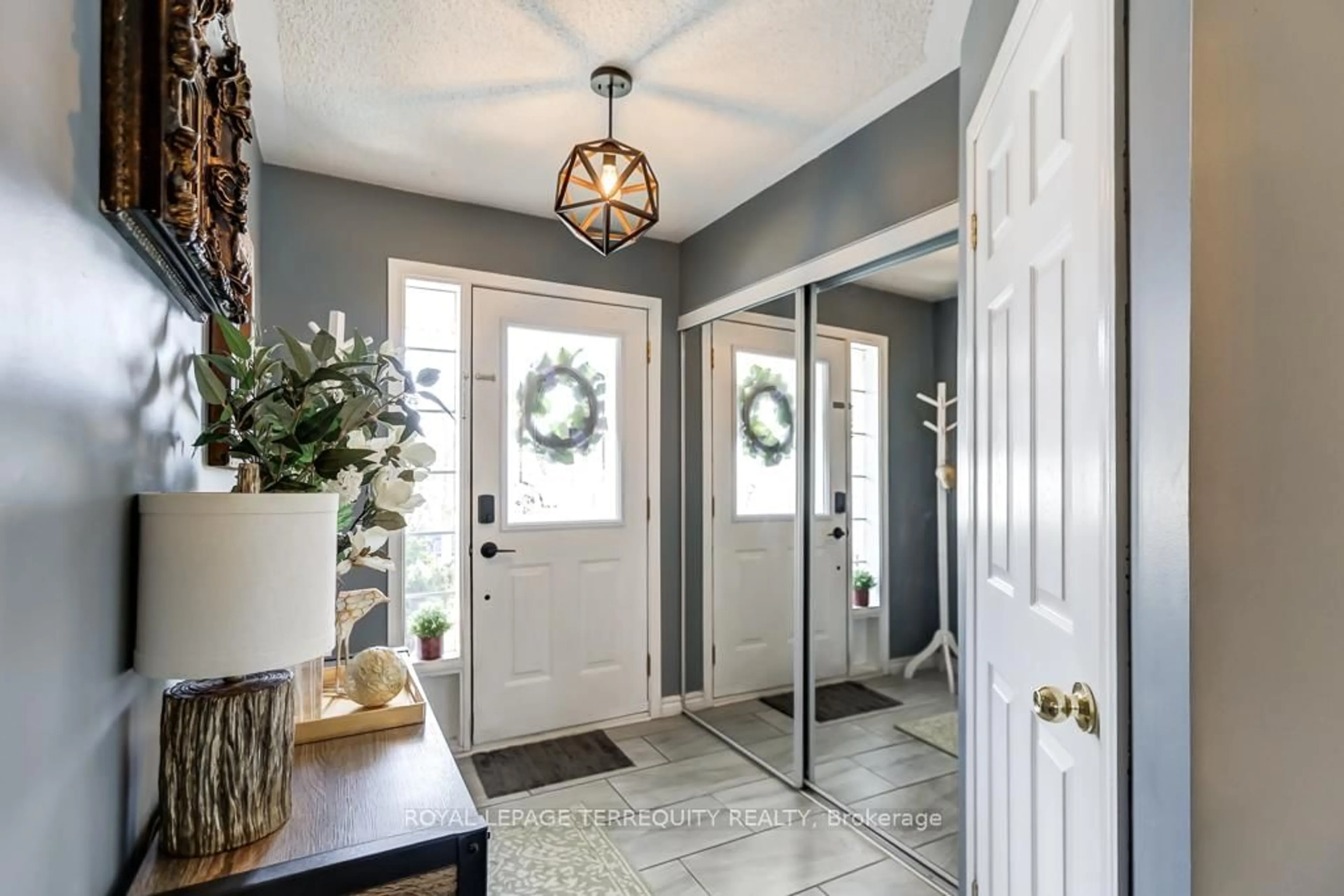 Indoor entryway for 314 Swindells St, Clarington Ontario L1C 5G9