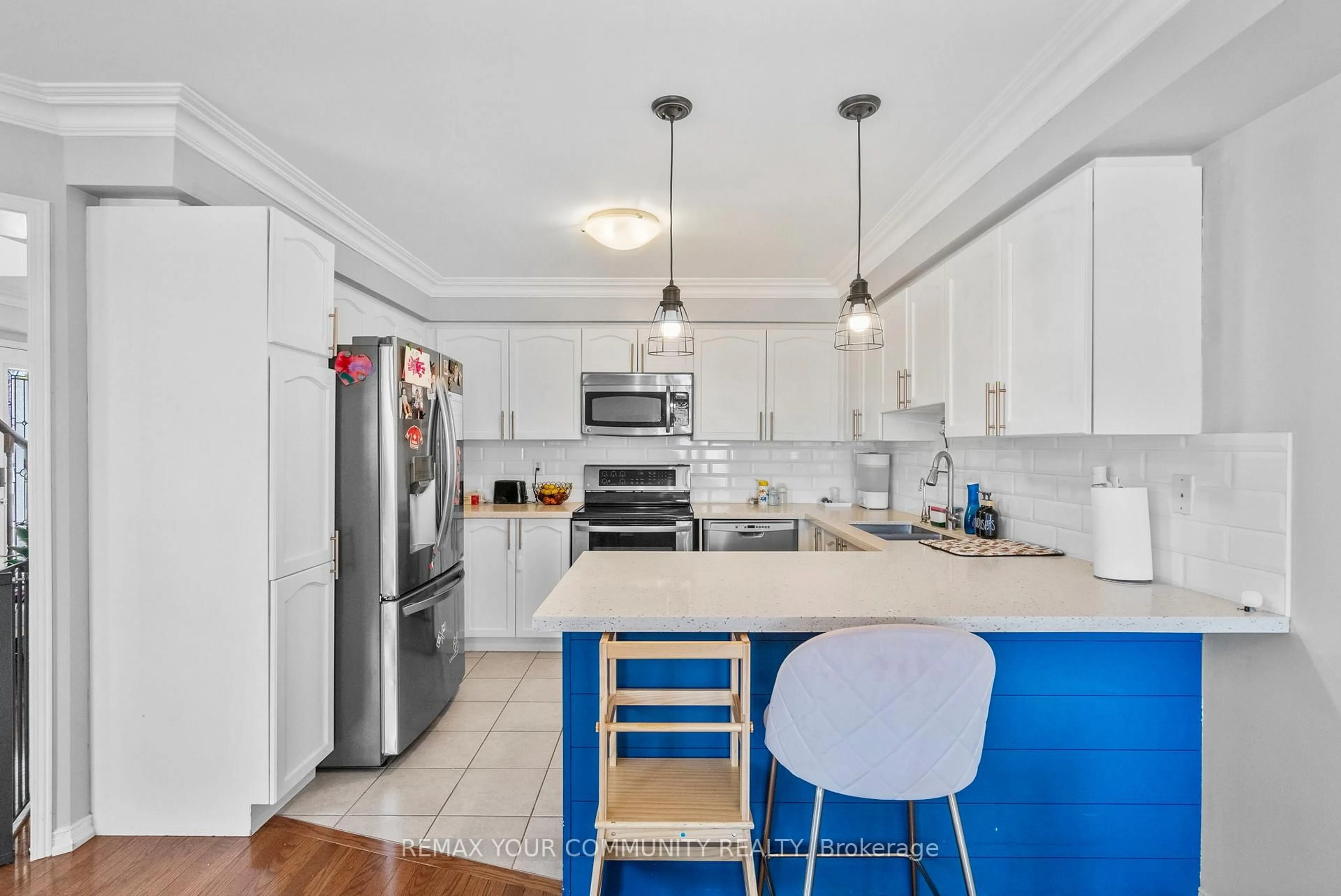 Open concept kitchen, unknown for 18 Telstar Way, Whitby Ontario L1M 0G2