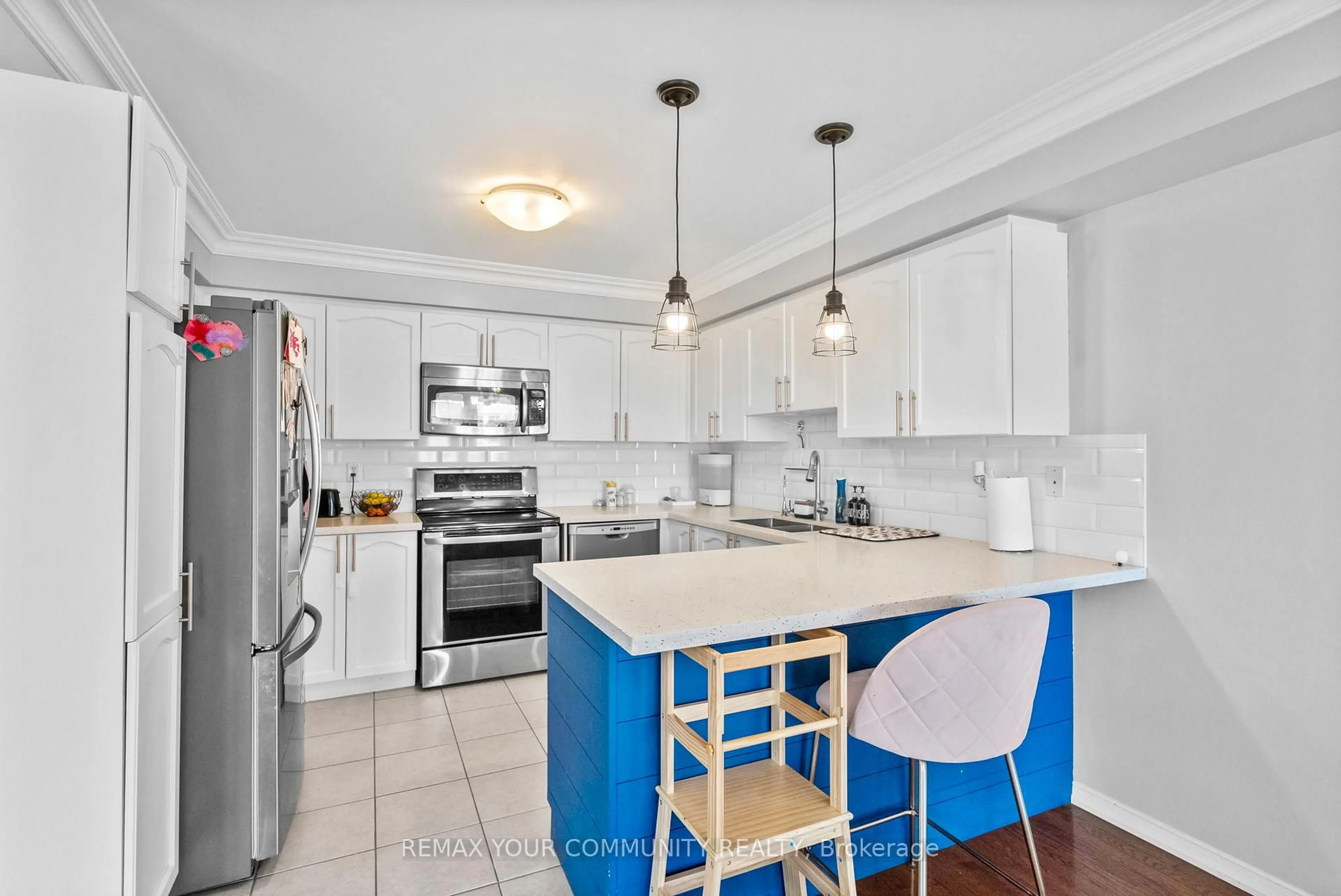 Open concept kitchen, unknown for 18 Telstar Way, Whitby Ontario L1M 0G2