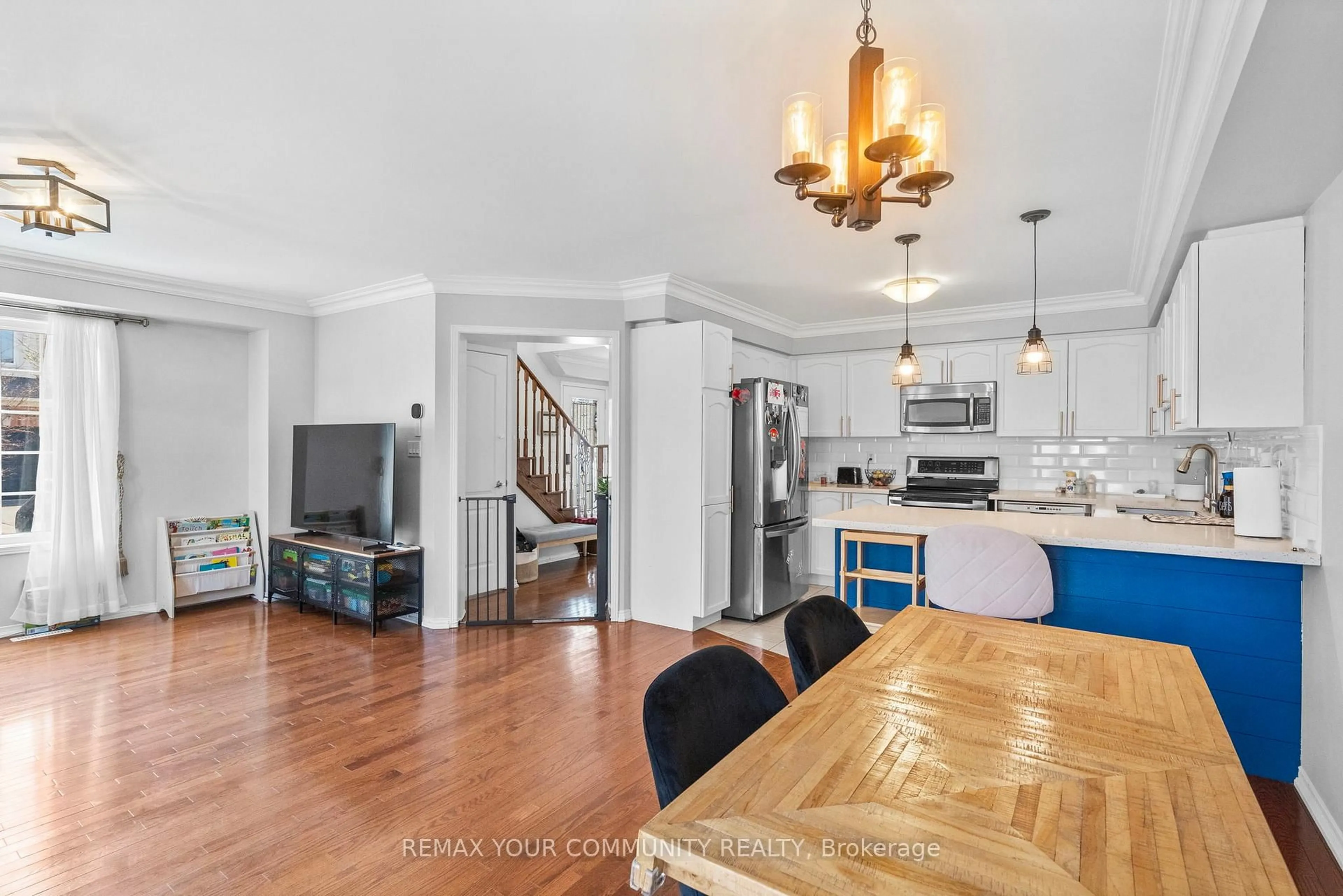 Open concept kitchen, unknown for 18 Telstar Way, Whitby Ontario L1M 0G2