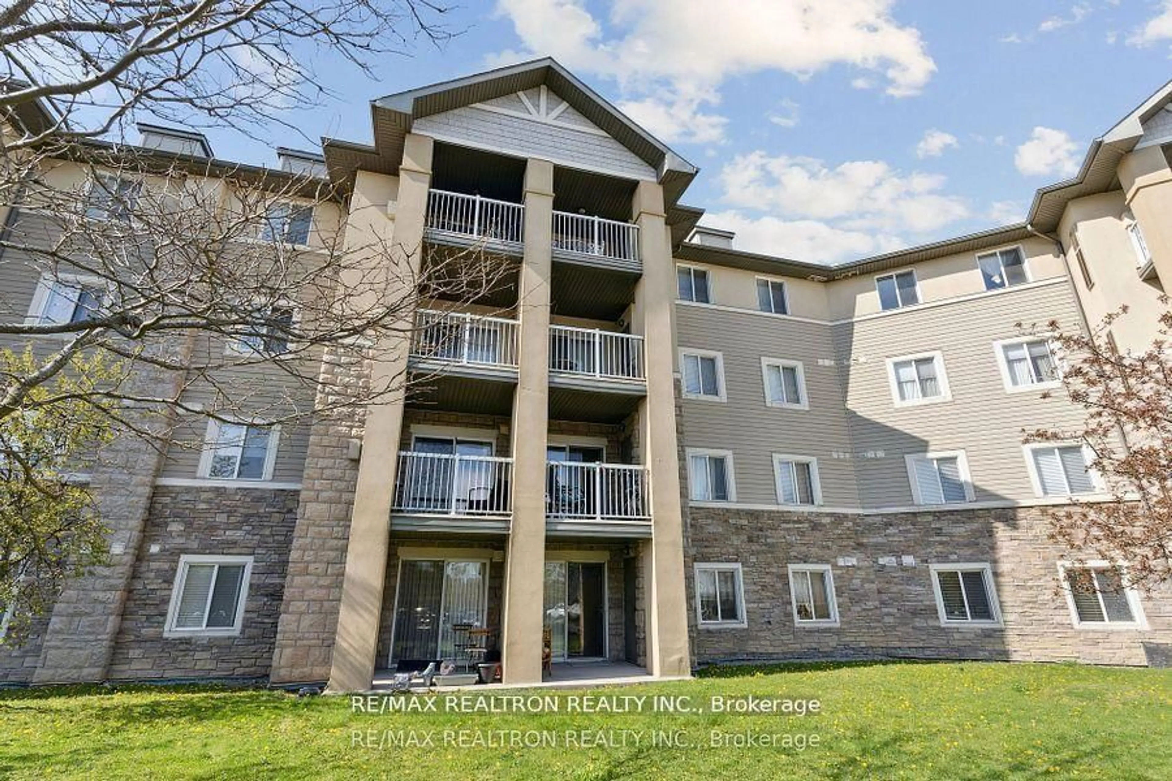 A pic from outside/outdoor area/front of a property/back of a property/a pic from drone, building for 684 Warden Ave #103, Toronto Ontario M1L 4W4