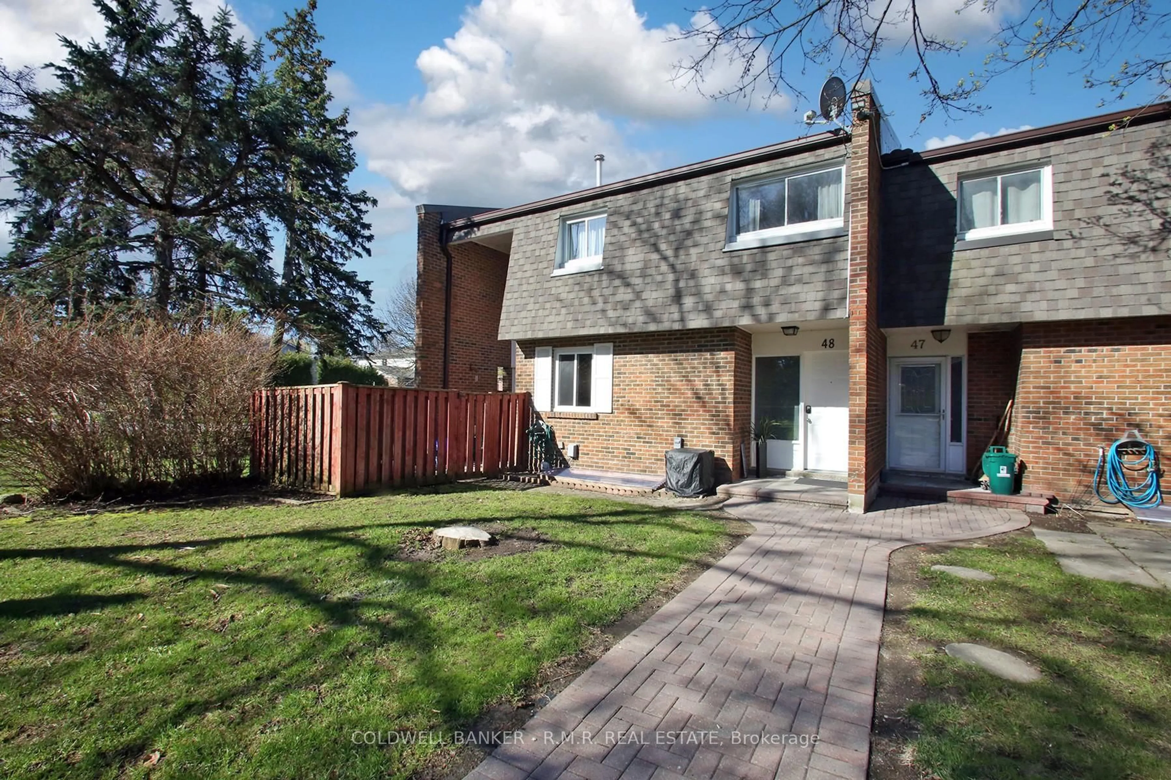 A pic from outside/outdoor area/front of a property/back of a property/a pic from drone, street for 109 Dovedale Dr #48, Whitby Ontario L1N 1Z7