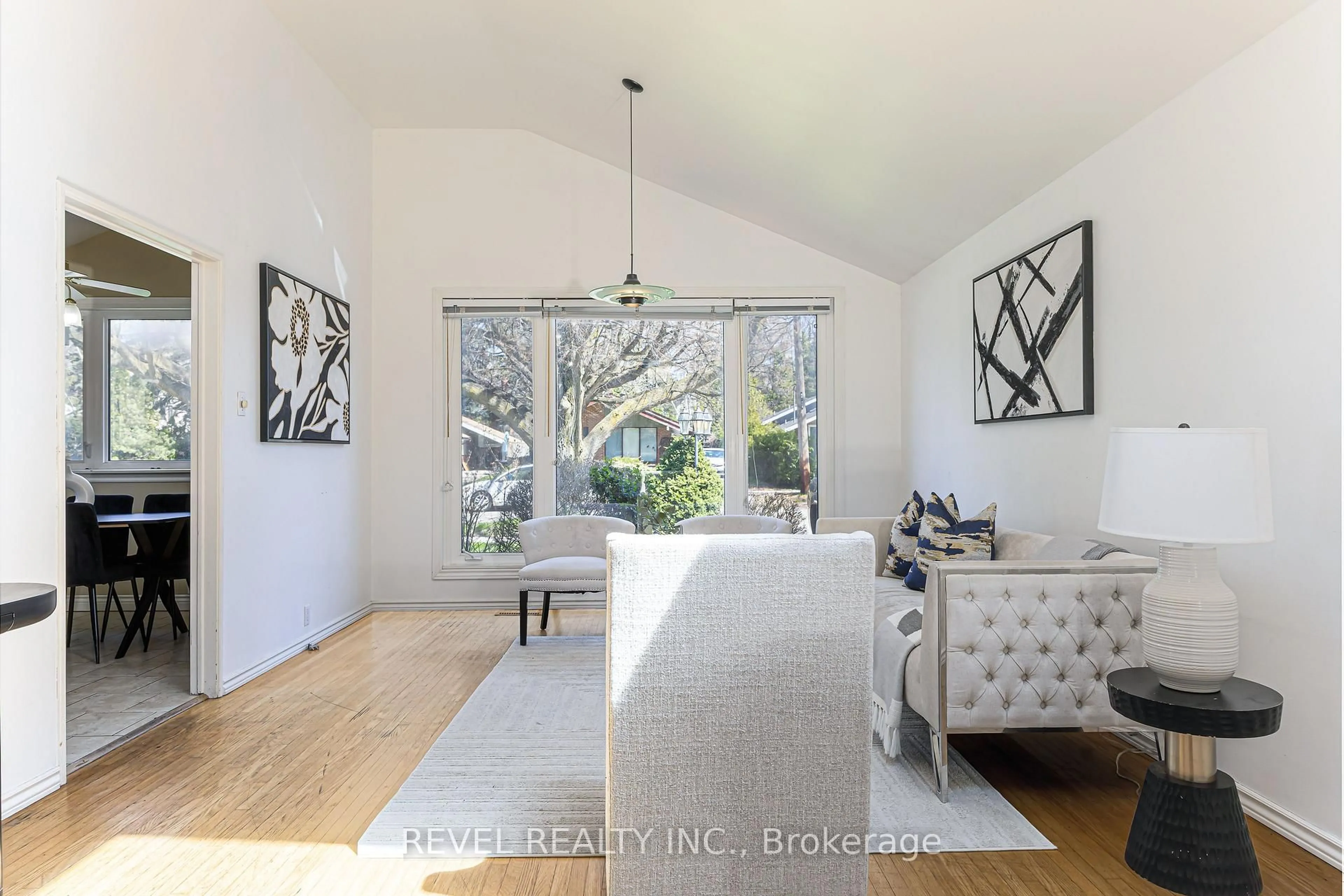 Unknown for 4 Oakley Blvd, Toronto Ontario M1P 3P2