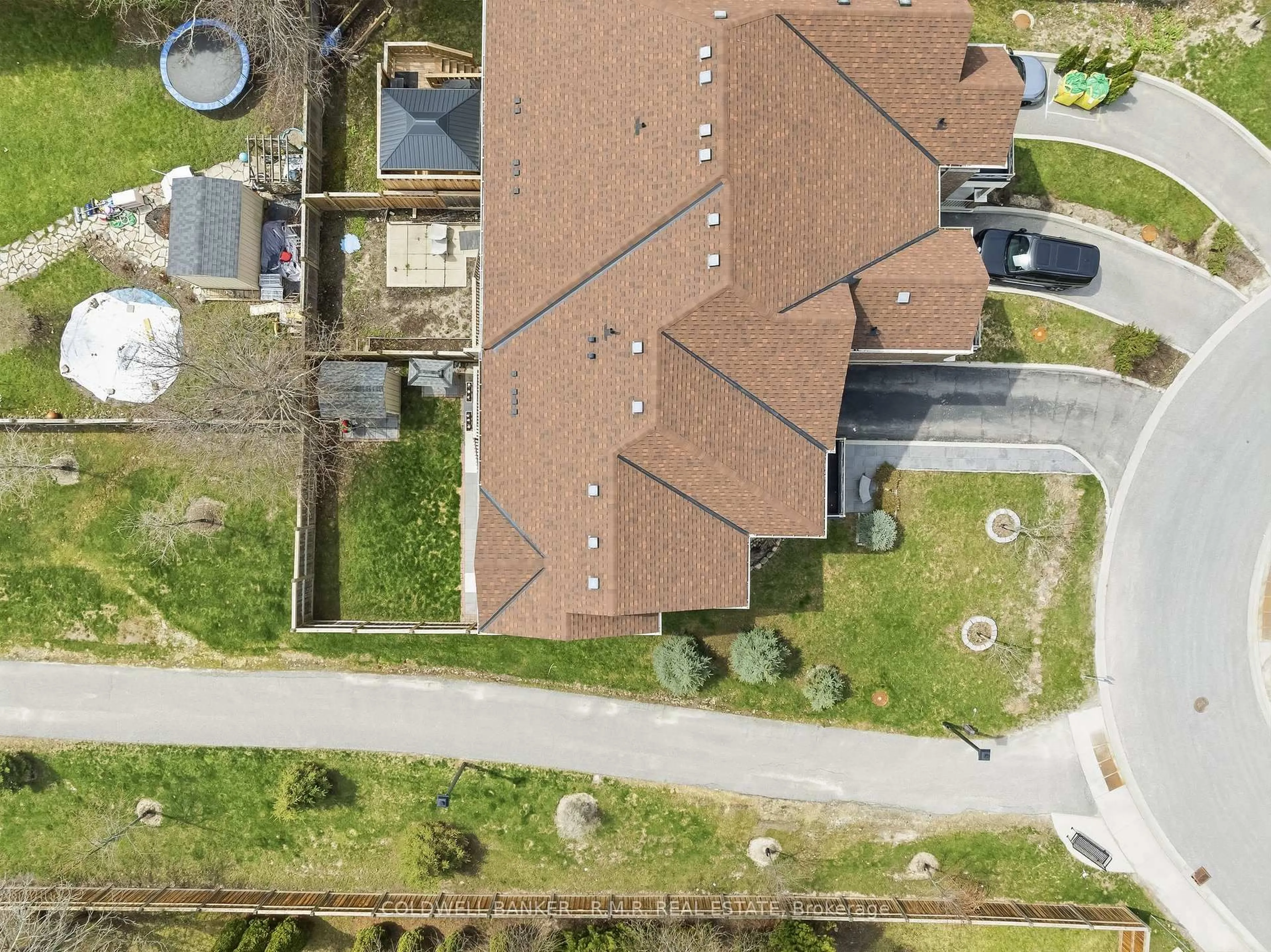 A pic from outside/outdoor area/front of a property/back of a property/a pic from drone, street for 23 Aldridge Lane, Clarington Ontario L1B 1G9