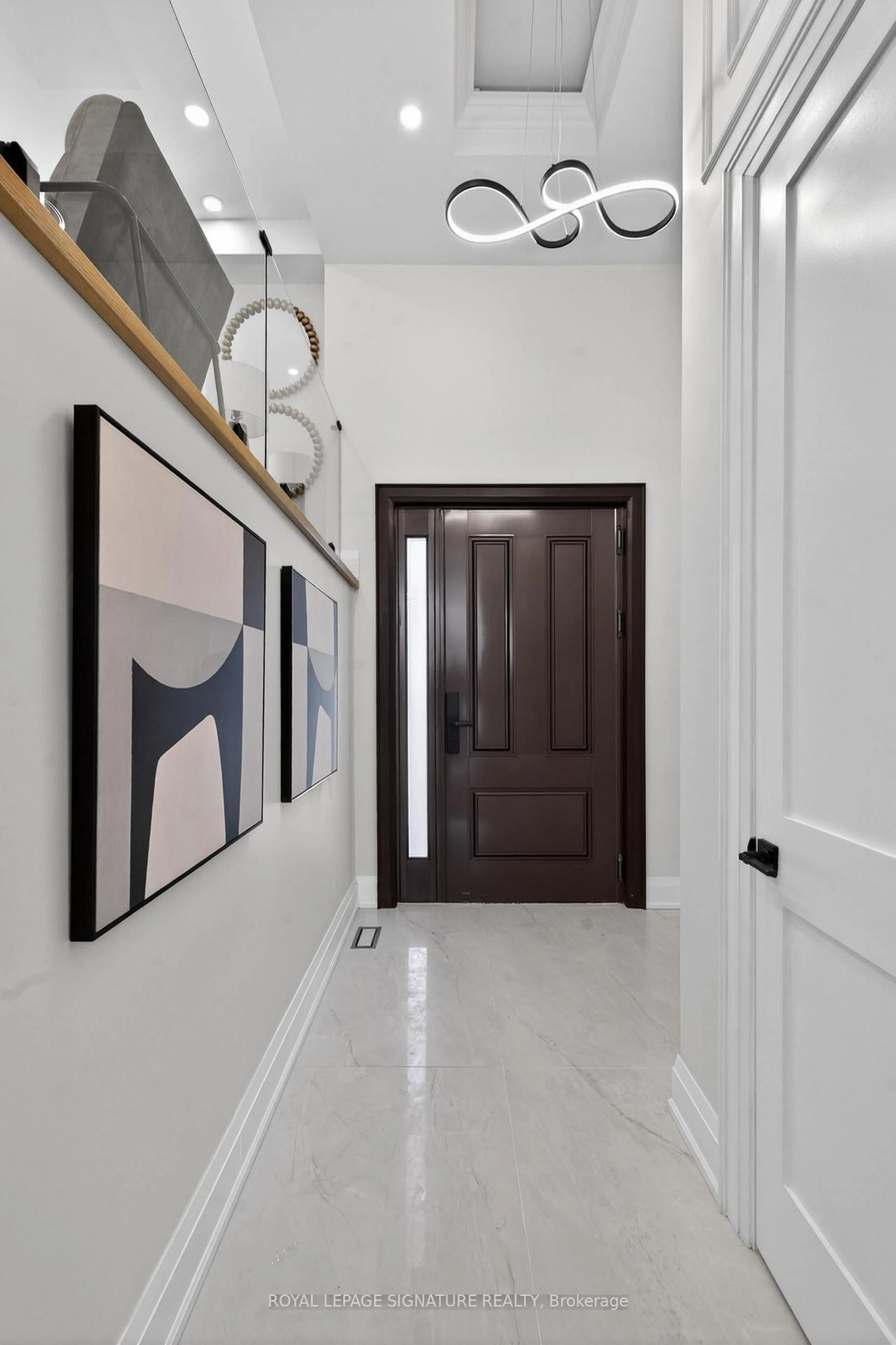 Indoor entryway for 245 Ferris Rd, Toronto Ontario M4B 1H2