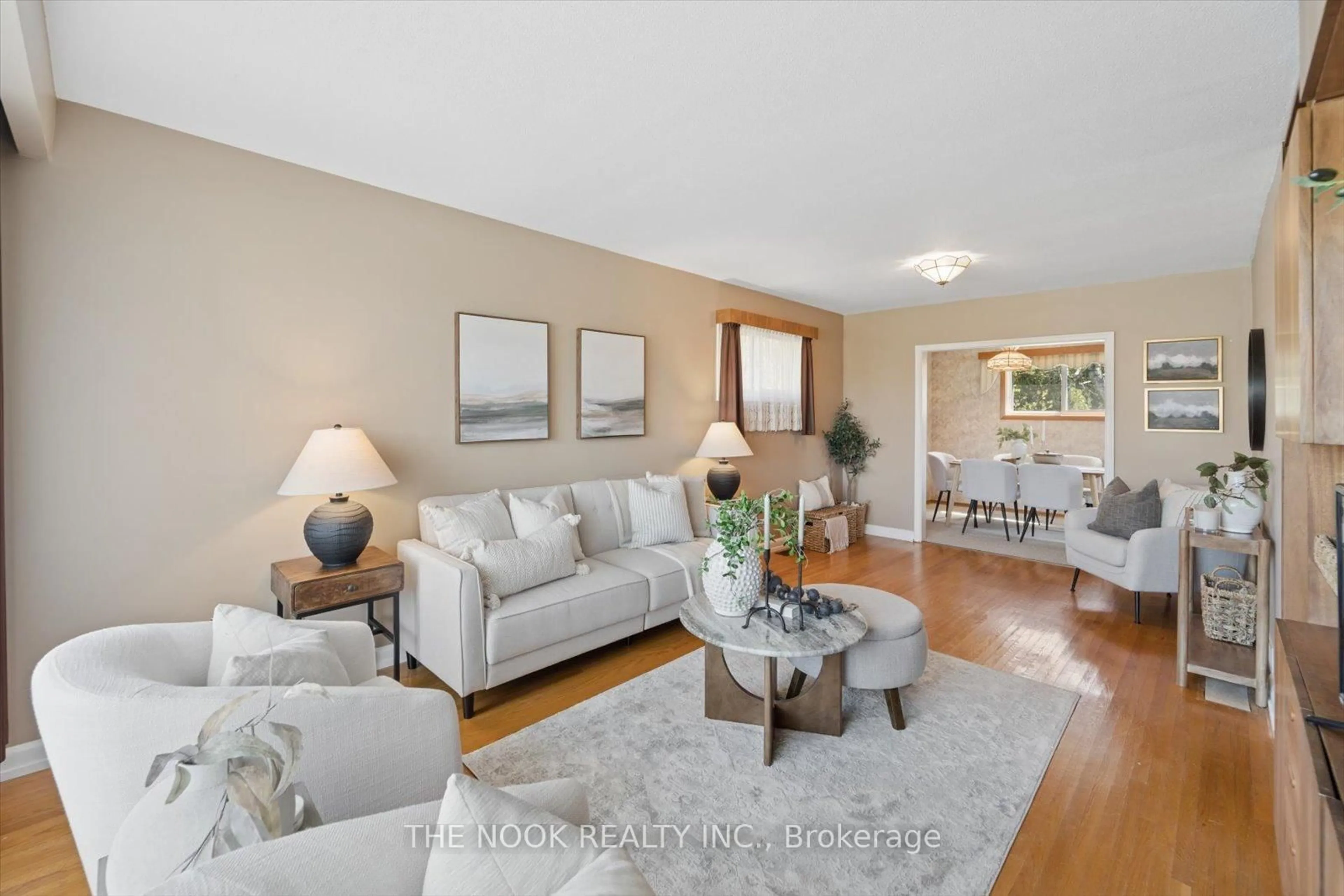 Living room with furniture, unknown for 645 Annapolis Ave, Oshawa Ontario L1J 2Z3