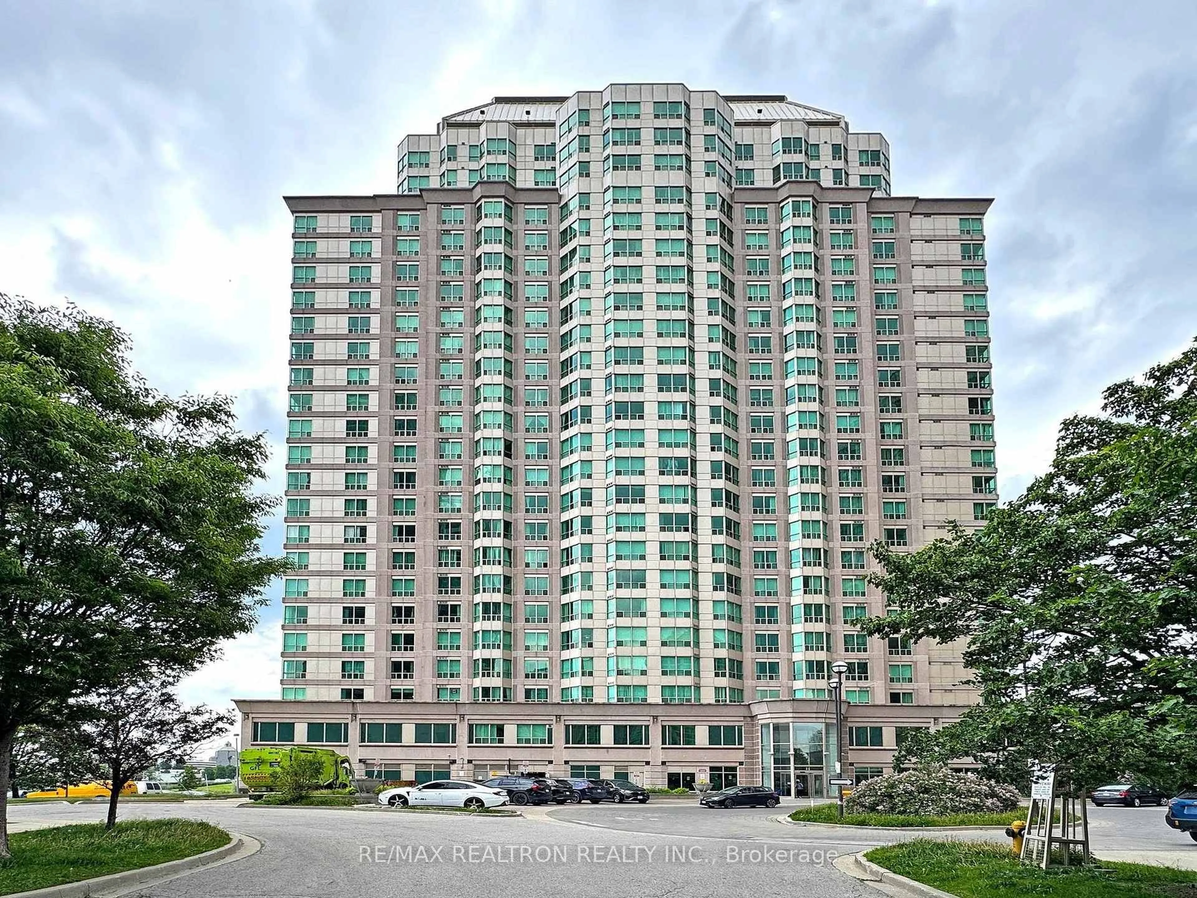 Indoor foyer for 11 Lee Centre Dr #602, Toronto Ontario M1H 3J5