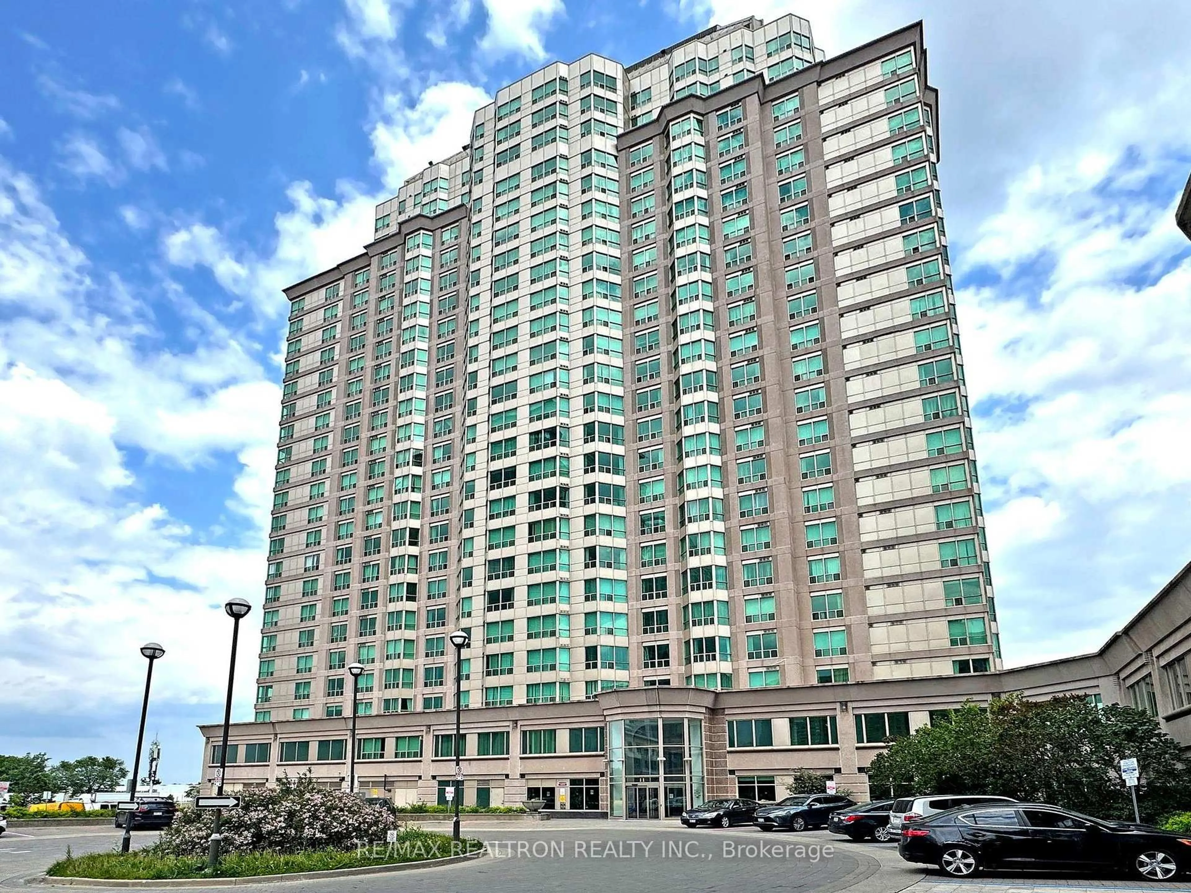 Indoor foyer for 11 Lee Centre Dr #602, Toronto Ontario M1H 3J5