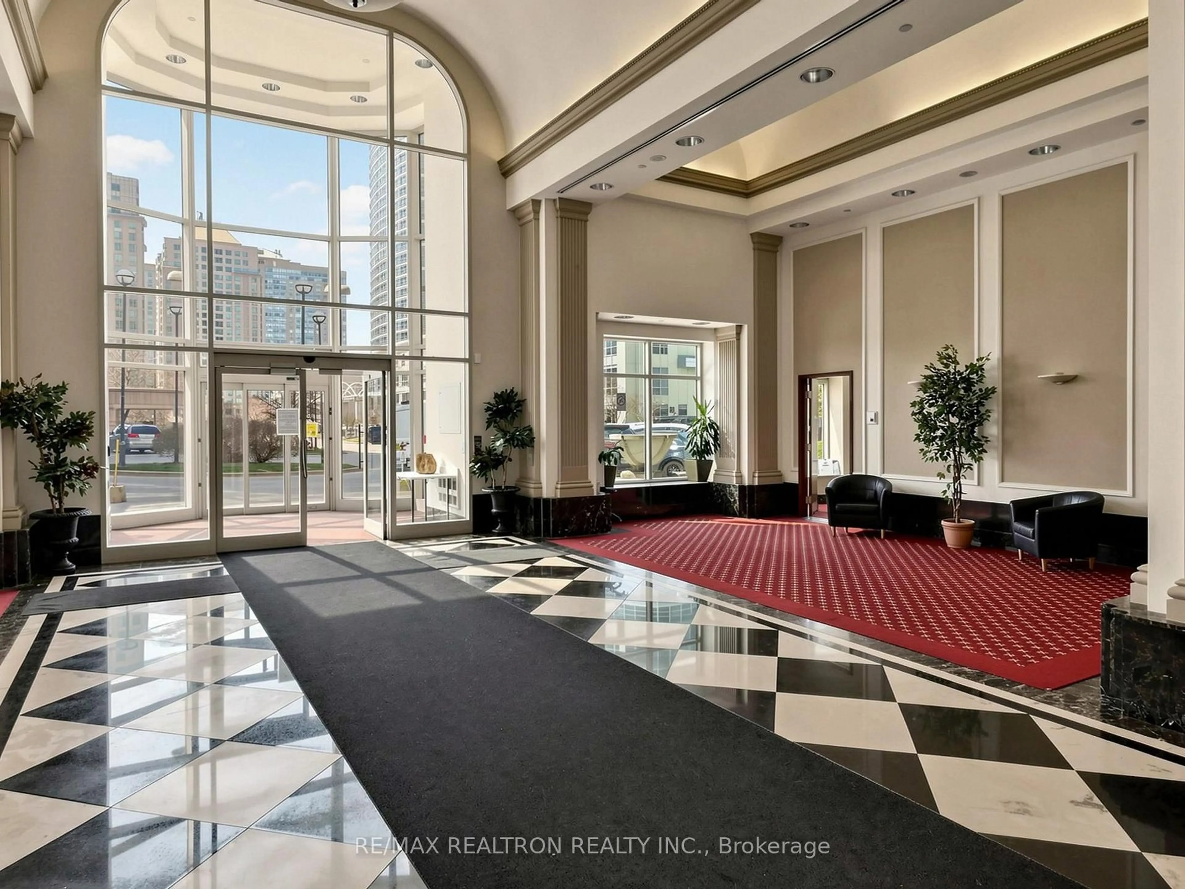 Indoor foyer for 11 Lee Centre Dr #602, Toronto Ontario M1H 3J5