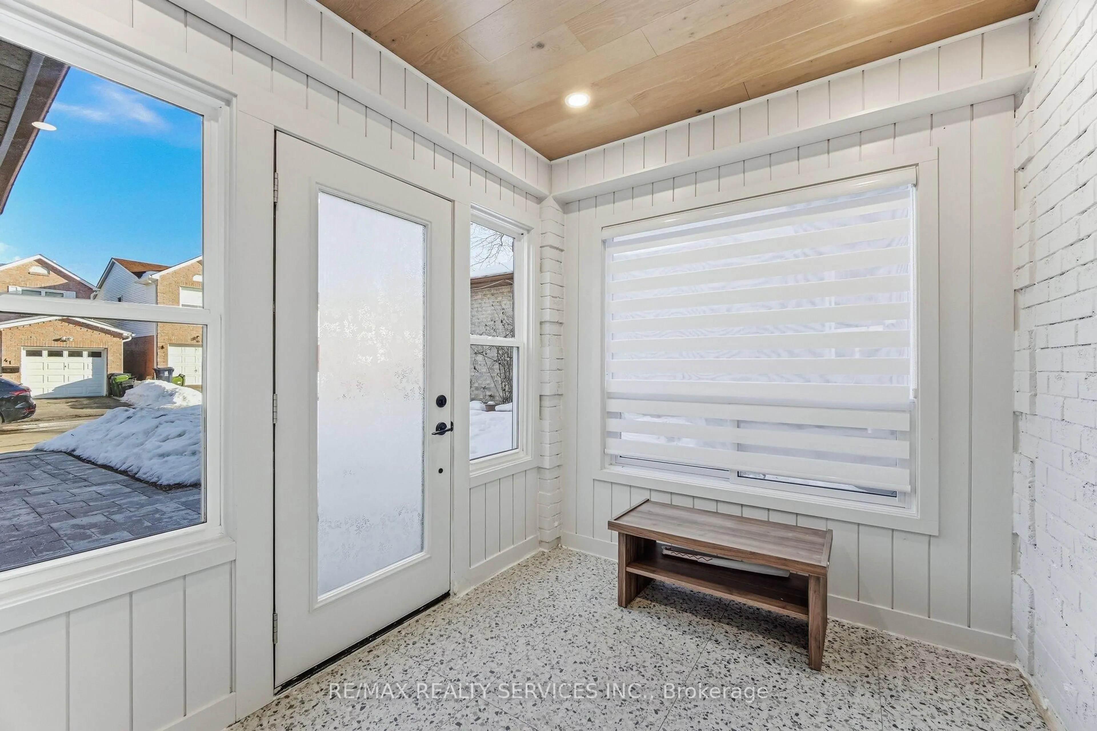 Indoor entryway for 42 Frontier Pt Way, Toronto Ontario M1B 4G4