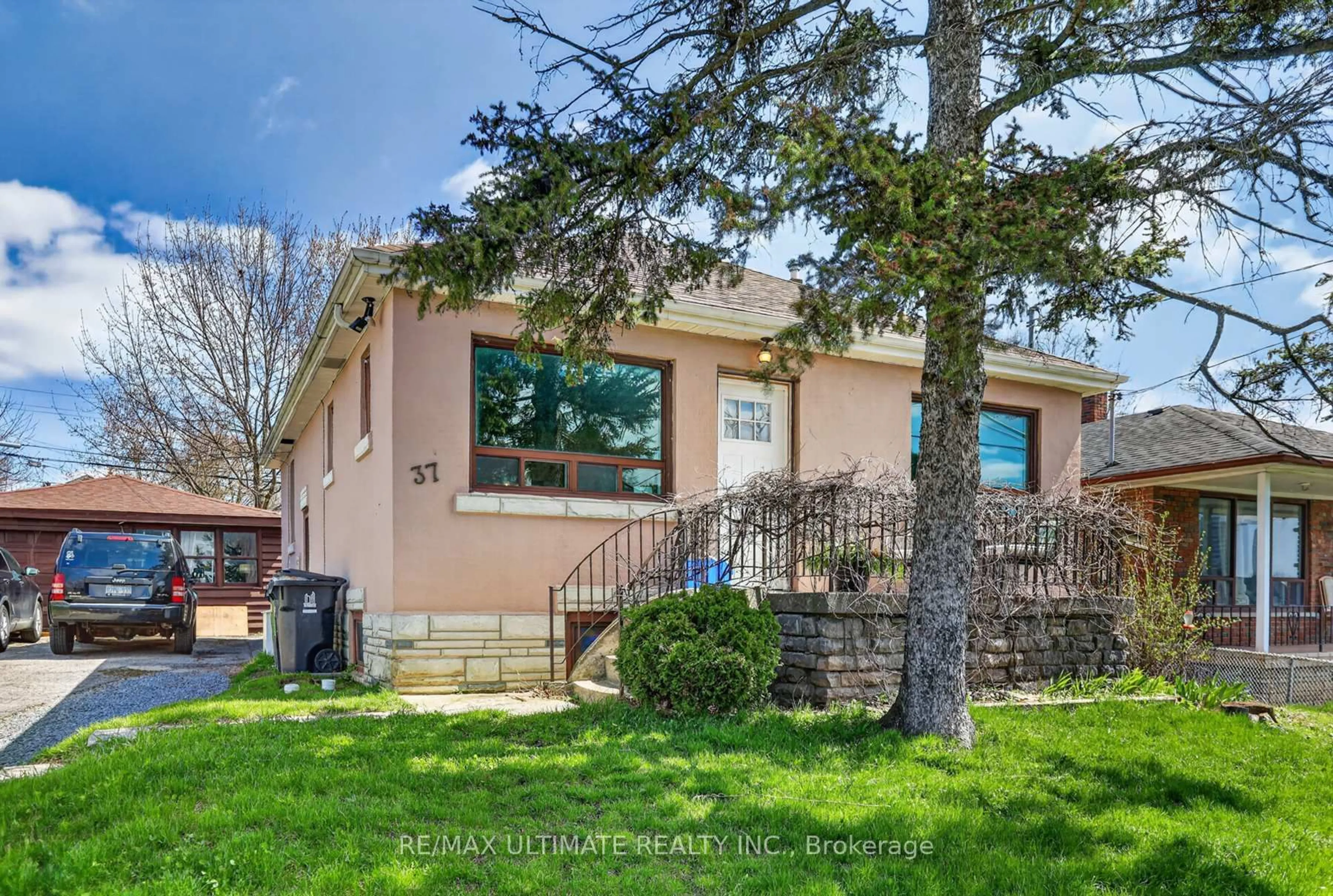 Home with vinyl exterior material, street for 37 Bexhill Ave, Toronto Ontario M1L 3B5