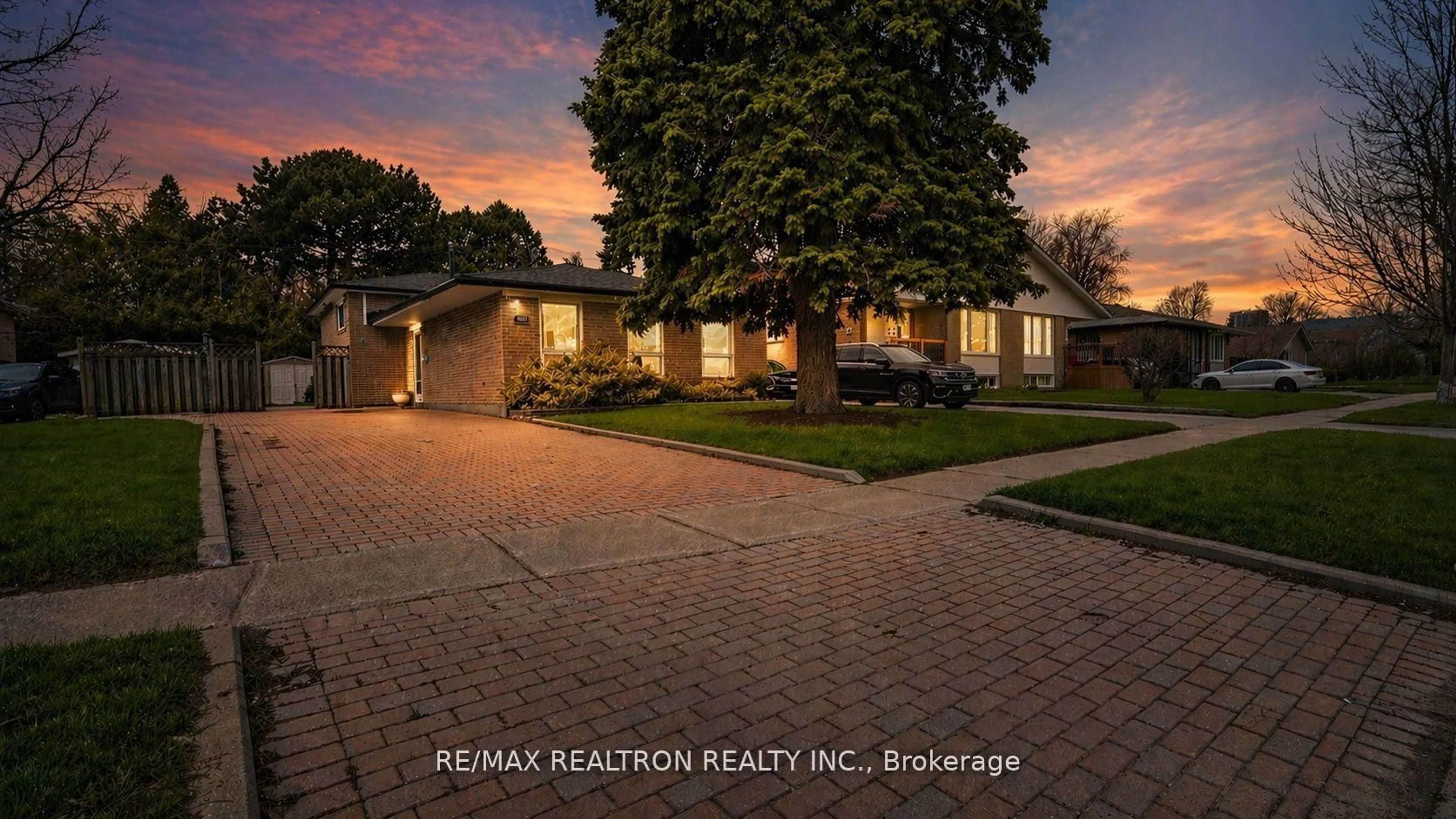 Unknown for 802 Modlin Rd, Pickering Ontario L1W 1V3