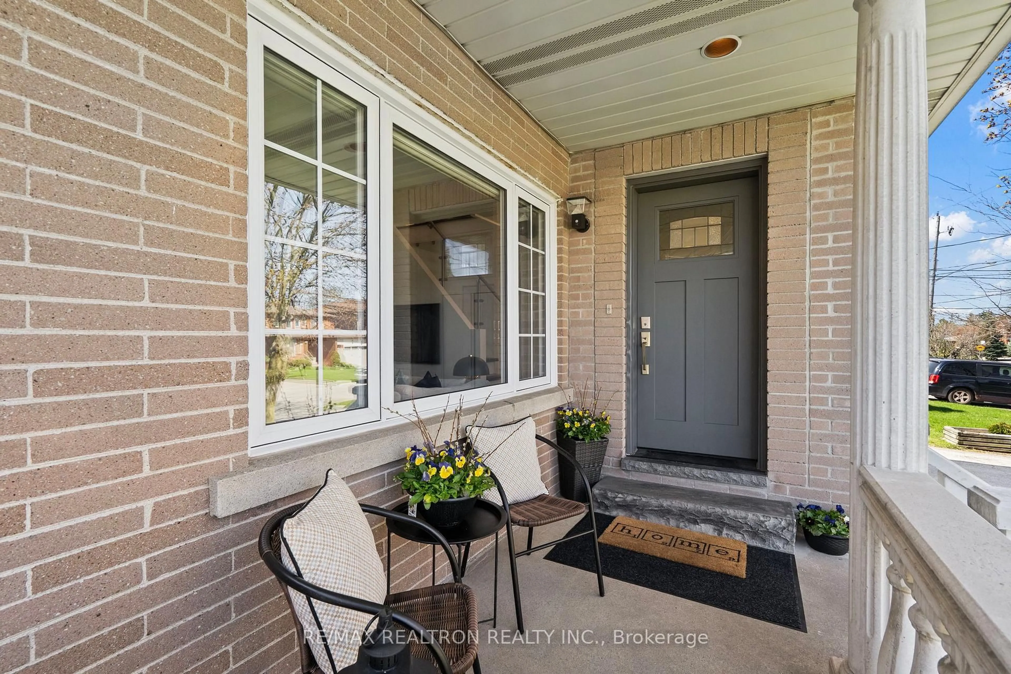 Indoor entryway for 12 Gooderham Dr, Toronto Ontario M1R 3G5